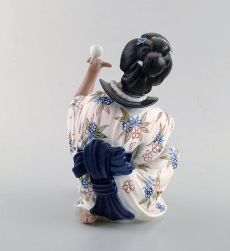 Dahl Jensen Porcelain Figurine, Japanese Juggler, Model Number 1326 In Good Condition In Copenhagen, DK