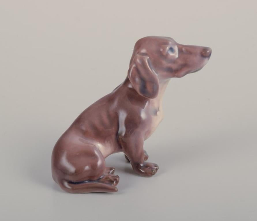 Dahl Jensen, porcelain figurine of a Dachshund. 1930s In Excellent Condition In København, Copenhagen