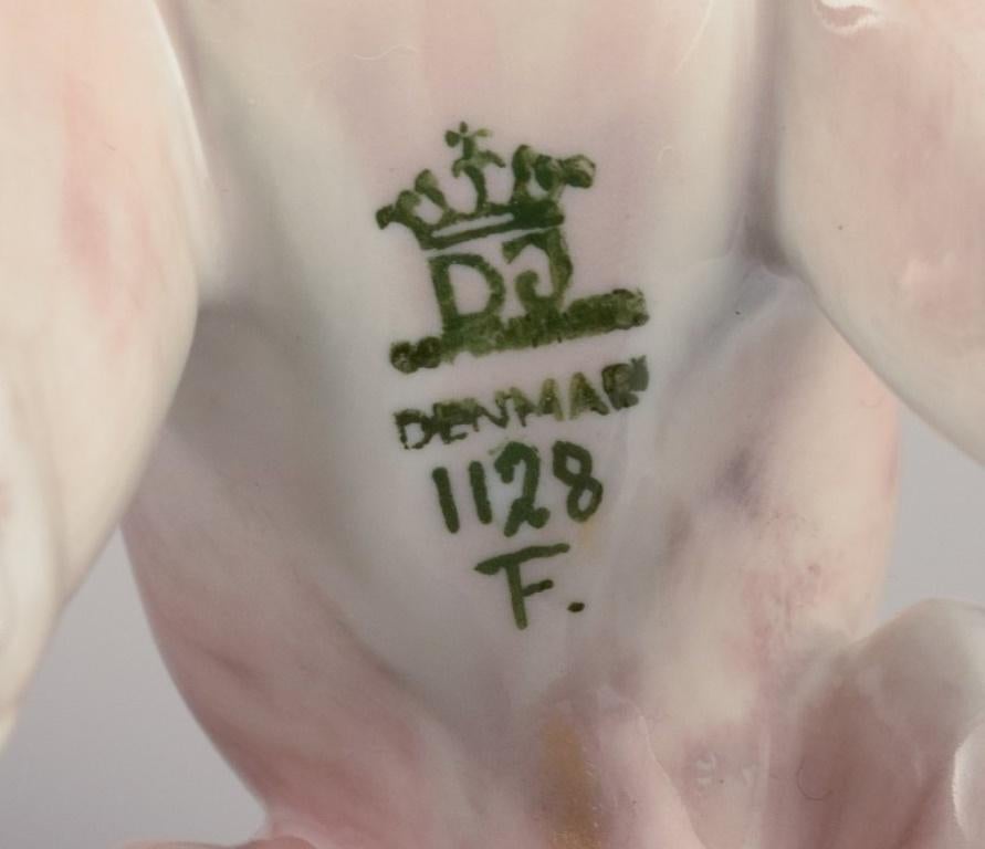 Porcelaine Jensen, figurine en porcelaine représentant un dogue allemand. Environ 1930 en vente