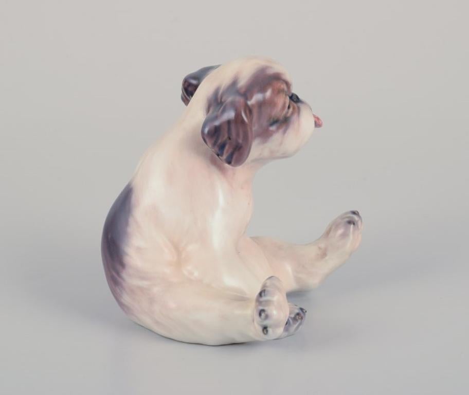 Dahl Jensen porcelain figurine of a Pekingese puppy.  In Excellent Condition For Sale In Copenhagen, DK