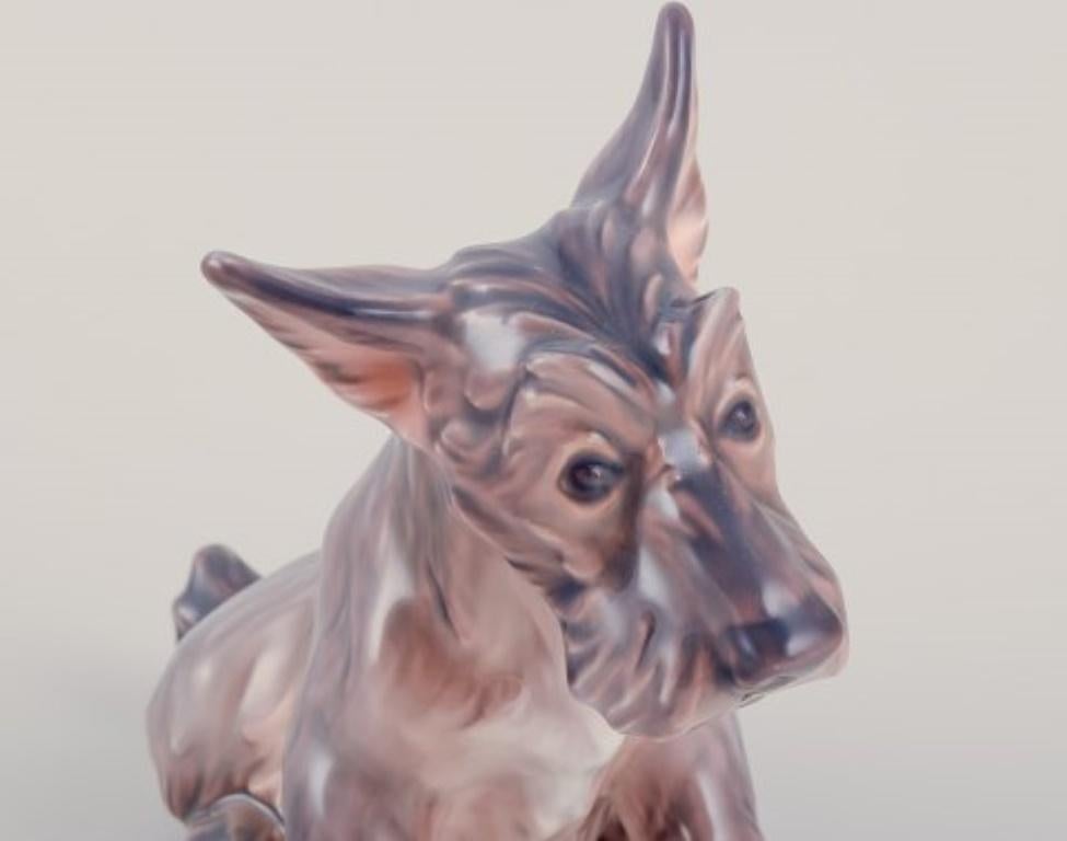 Dahl Jensen, statuetta in porcellana di un terrier scozzese seduto. In condizioni ottime in vendita a Copenhagen, DK