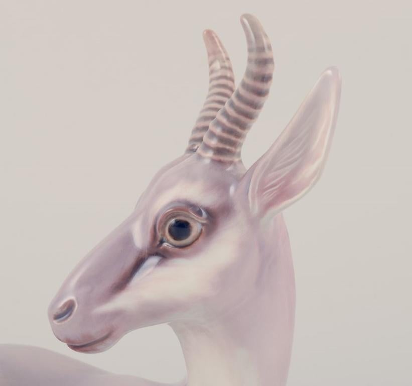 XX secolo Statuetta di antilope in porcellana di Dahl Jensen. in vendita