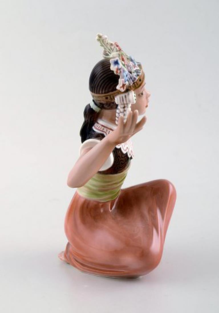 Dahl Jensen Porcelain Figurine, Oriental Dancer, Model Number 1323 In Good Condition In Copenhagen, DK