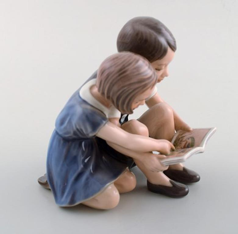 Dahl Jensen Porcelain Figurine, Siblings Reading Bird Book, Model Number 1327 In Good Condition In Copenhagen, DK