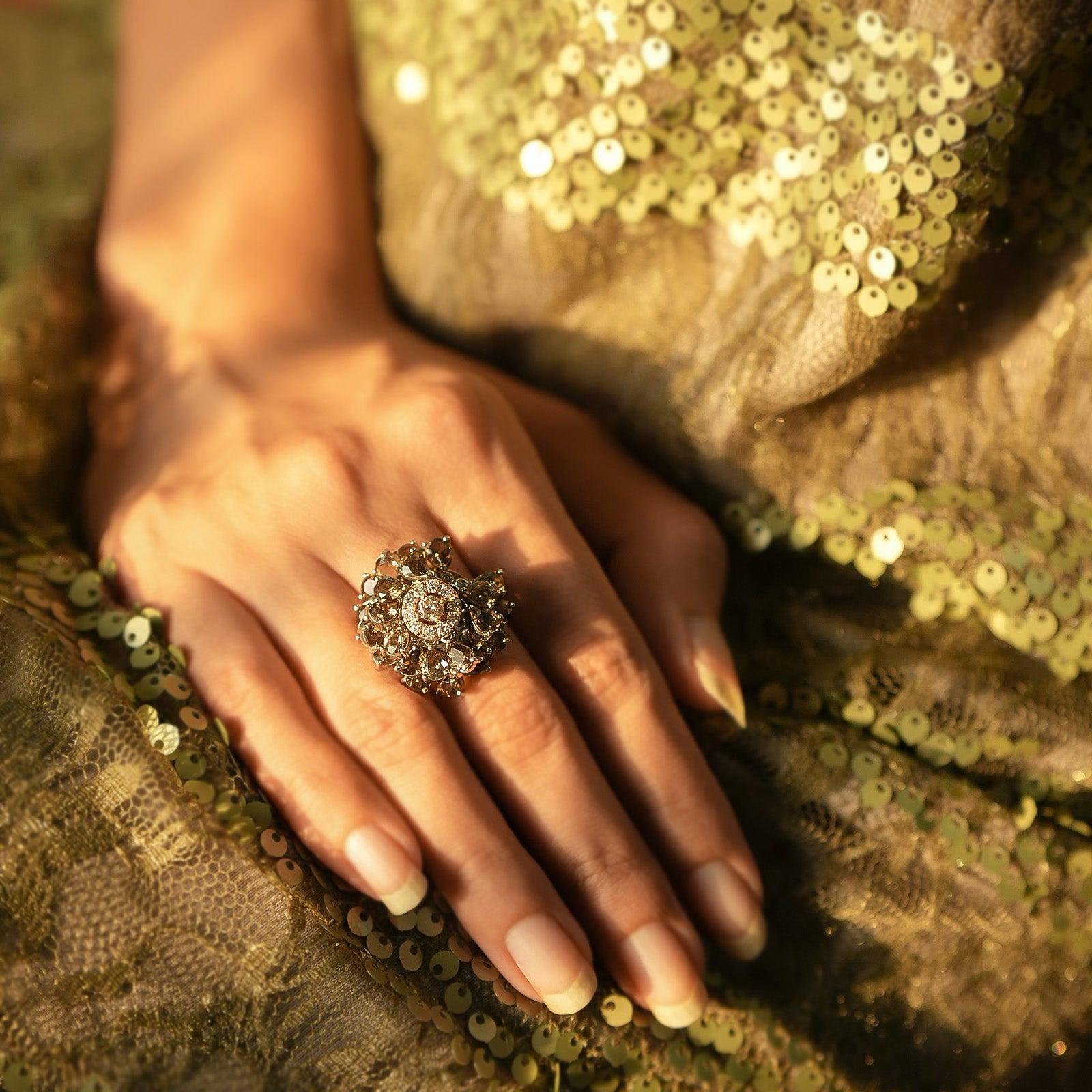 Im Angebot: Moi Dahlia Ring aus Gold mit Diamanten und Quarz () 5