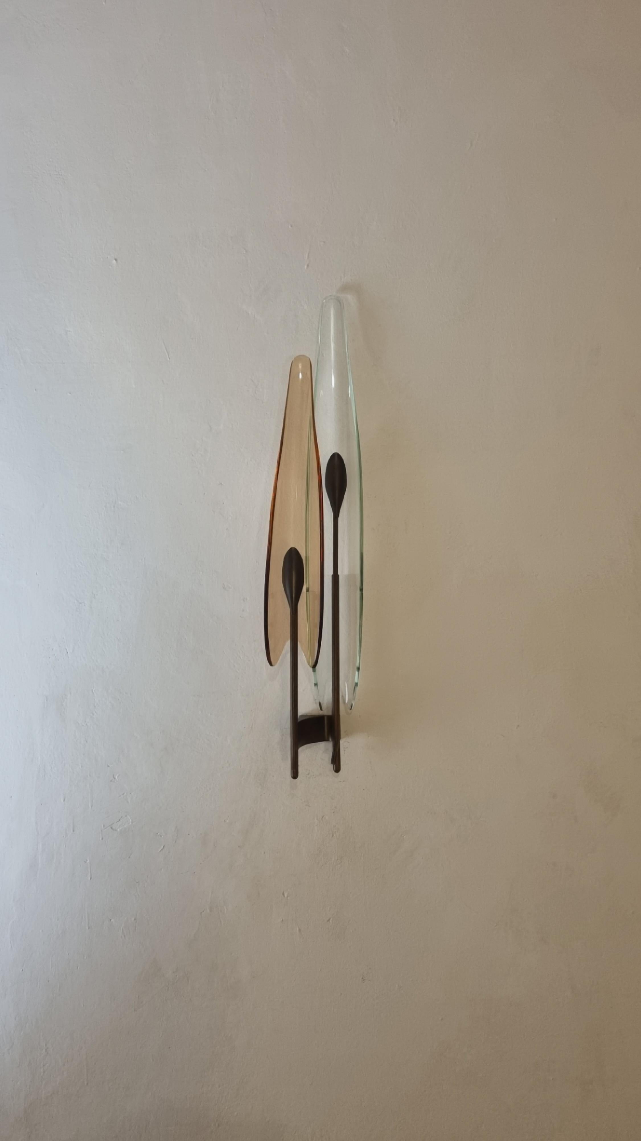 Mid-Century moderno Dahlia mod 1461 wall sconce designed by Max Ingrand for Fontana Arte 1955 in vendita