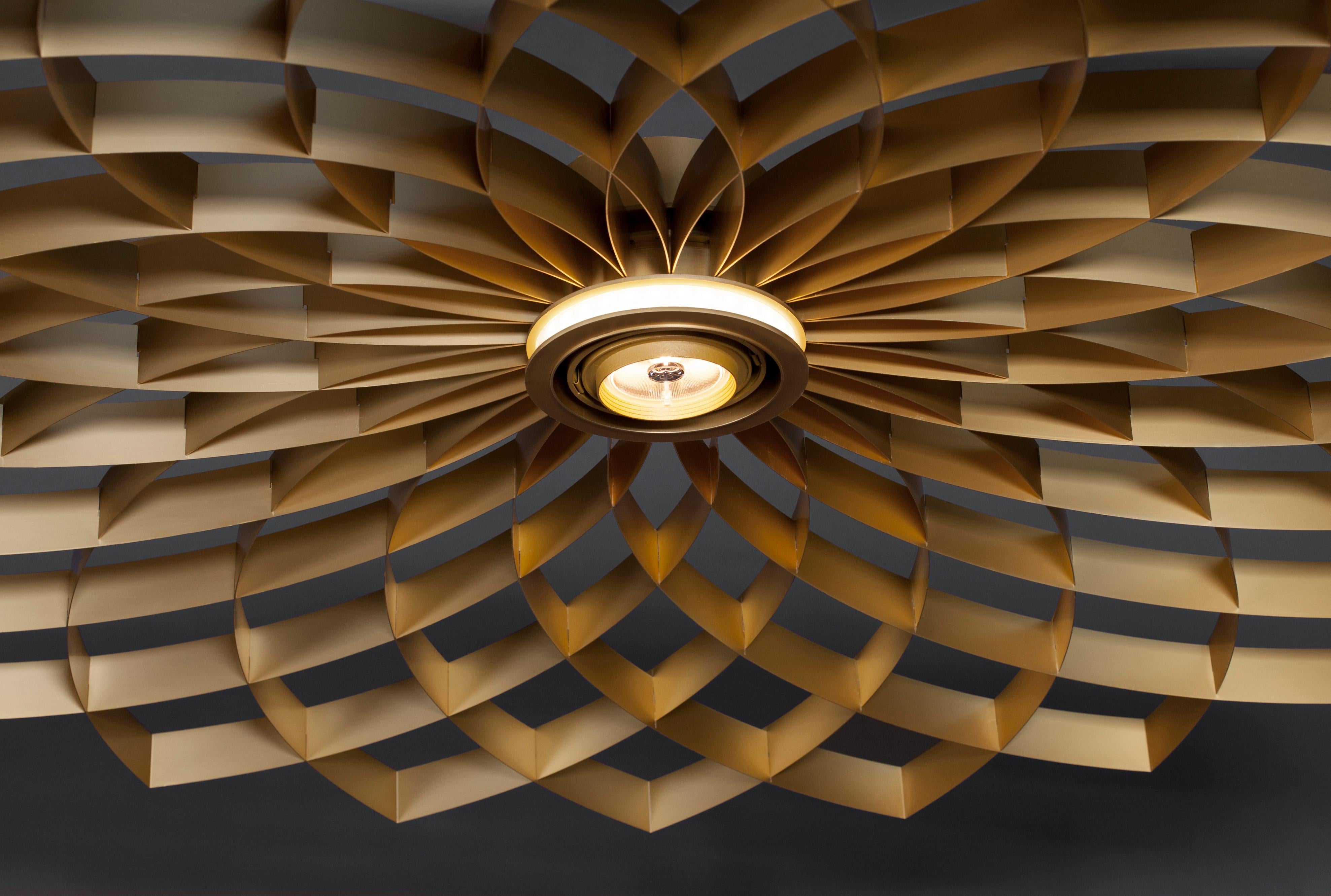 Lampada a sospensione Dahlia Small in alluminio anodizzato nero di JSPR
Progettato da Jasper van Grootel.
Dimensioni: Ø 100 x H. 18 cm.
Materiali: Alluminio anodizzato.

Realizzato a mano nei Paesi Bassi. Disponibile in sette diversi colori