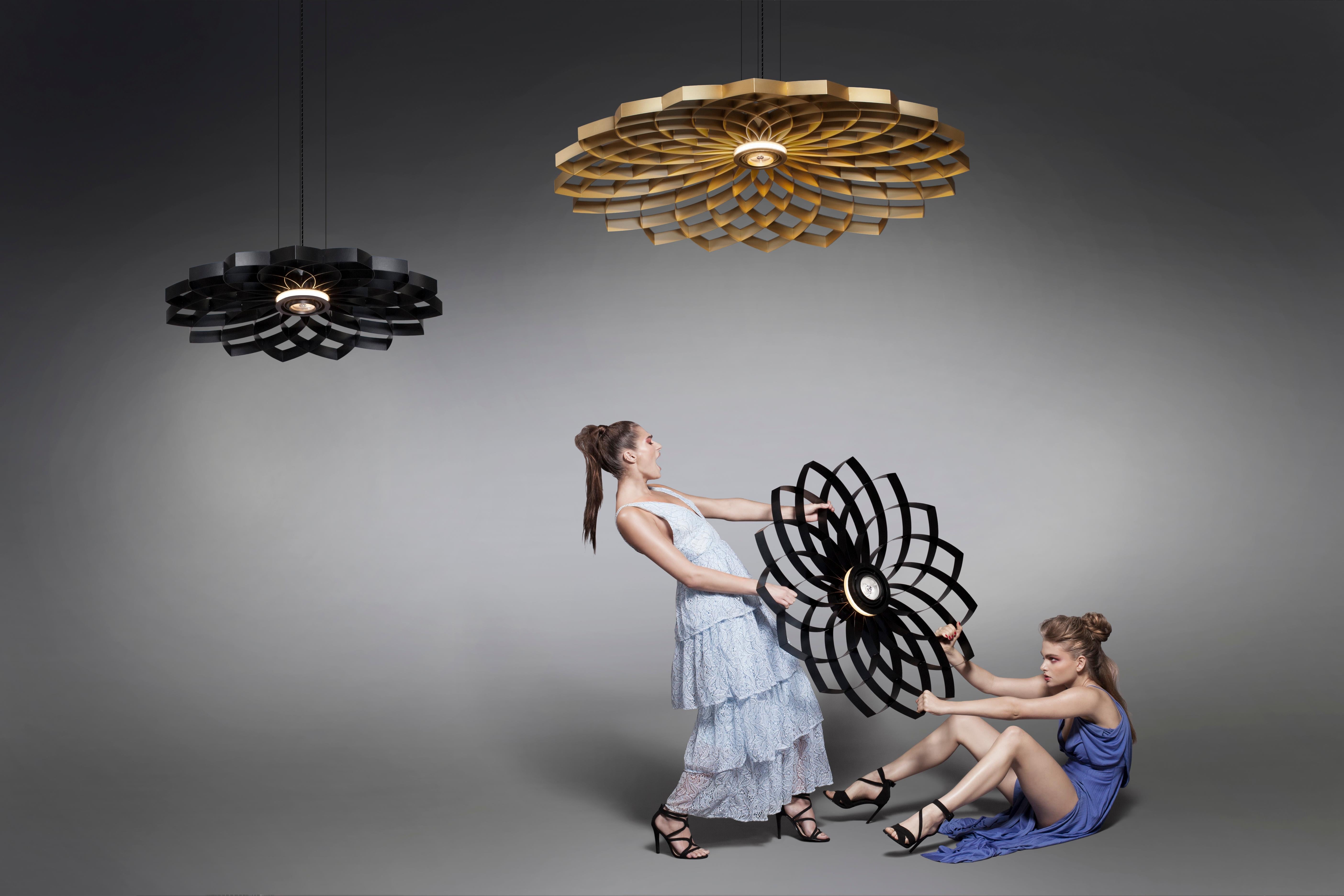 XXI secolo e contemporaneo Lampada a sospensione Dahlia Small in alluminio anodizzato nero di JSPR in vendita