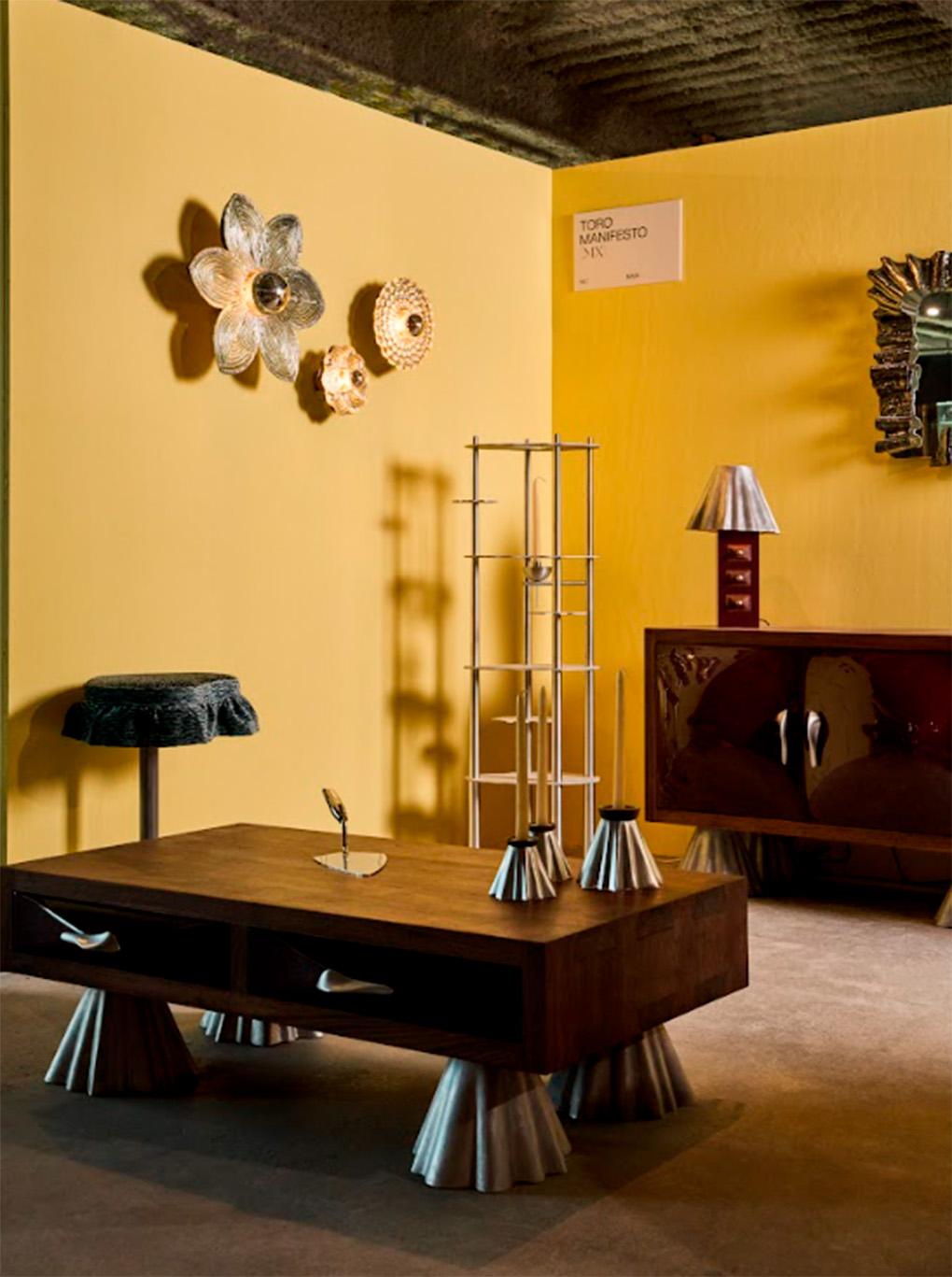 Modern Dahlia Wall Lamp For Sale