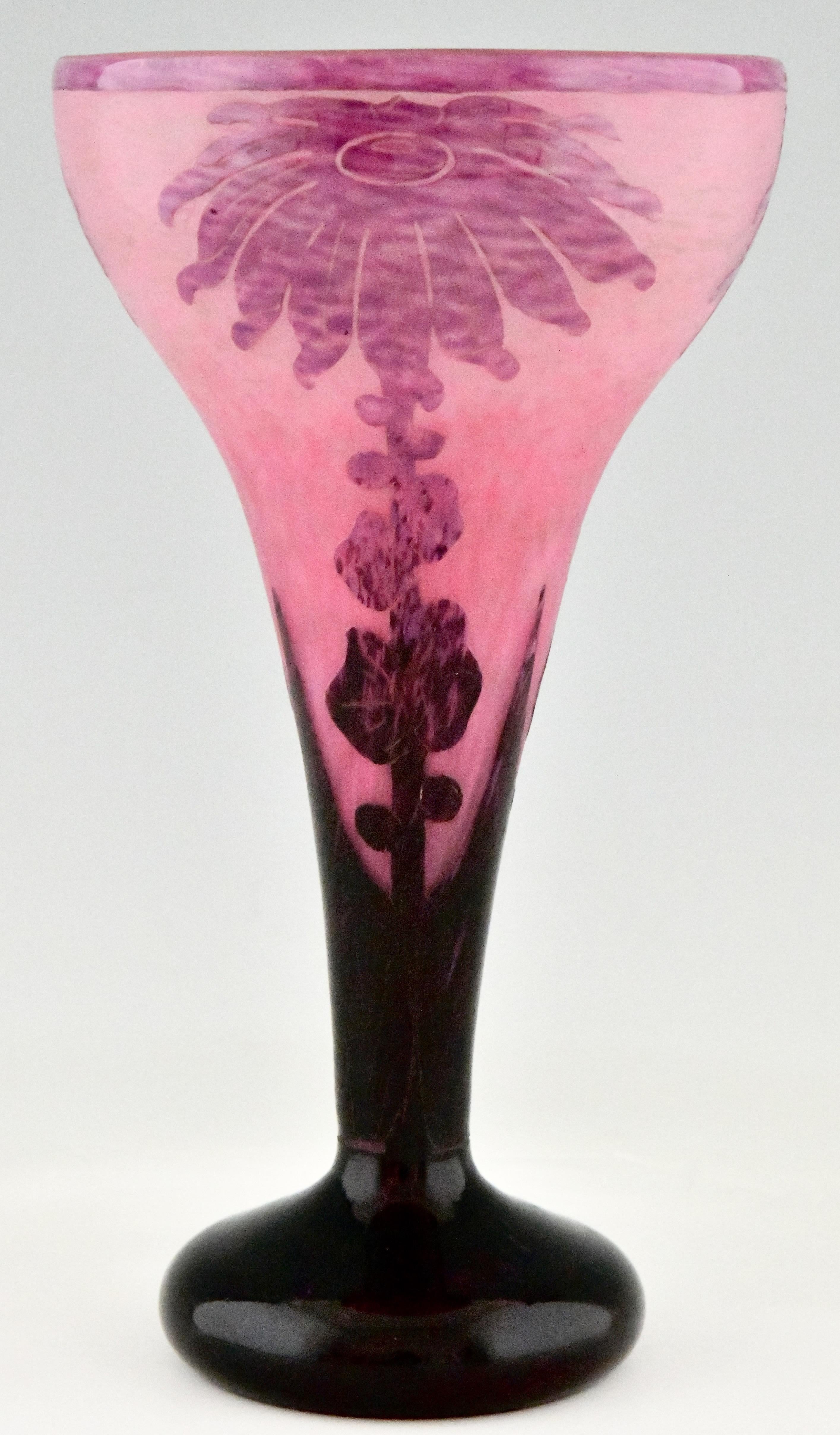 Dahlias, tall Art Deco cameo glass vase with flowers by Charles, Schneider for Le Verre Français Pink and purple cameo glass. France Ca. 1923-1926.

This decor is illustrated in Charles Schneider - Le Verre Français - Charder - Schneider by