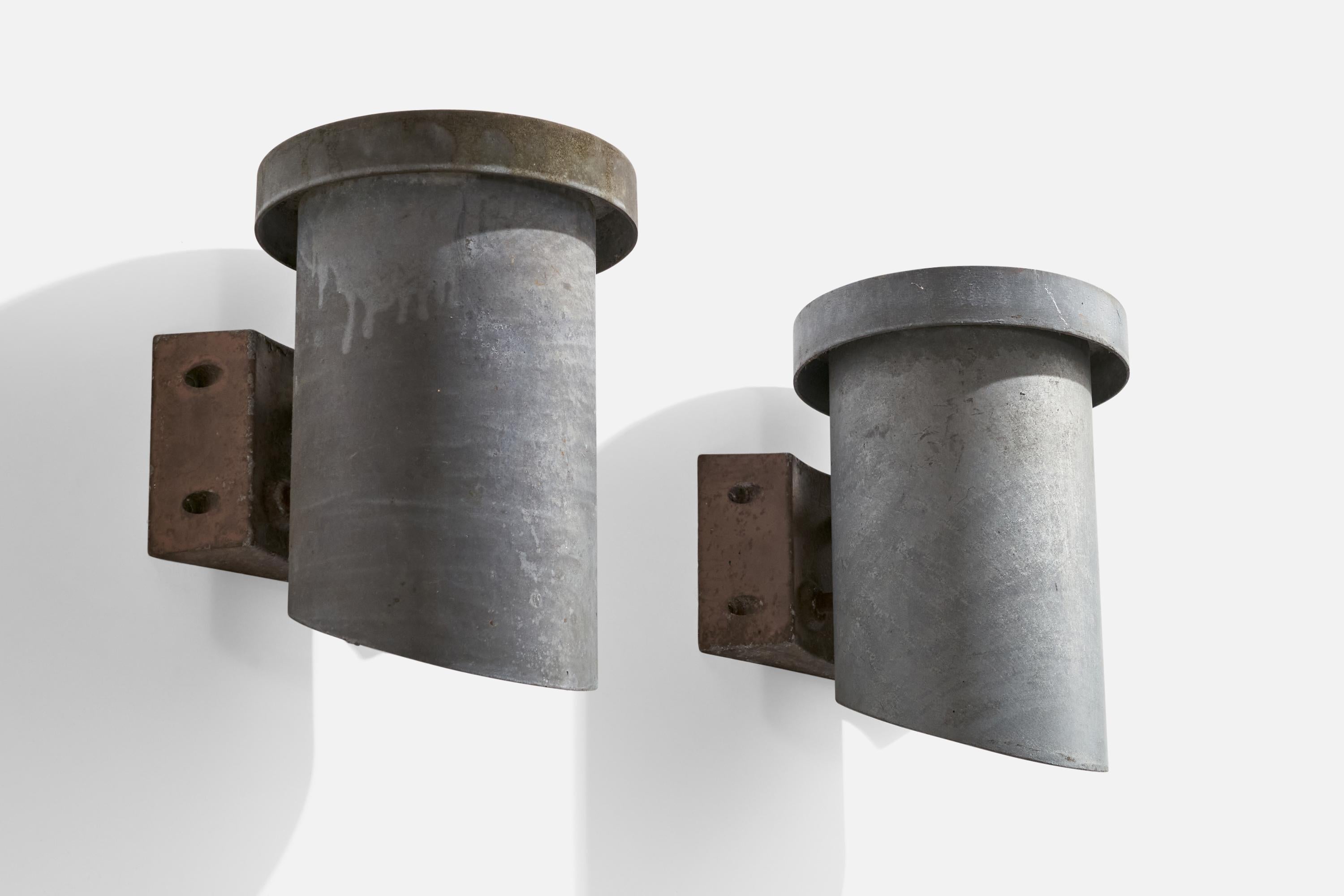 Ein Paar Wandleuchten aus Stahl und Metall, hergestellt von Dahls Maskinfabrik, Dänemark, ca. 1980er Jahre.

Gesamtabmessungen (Zoll): 11,5