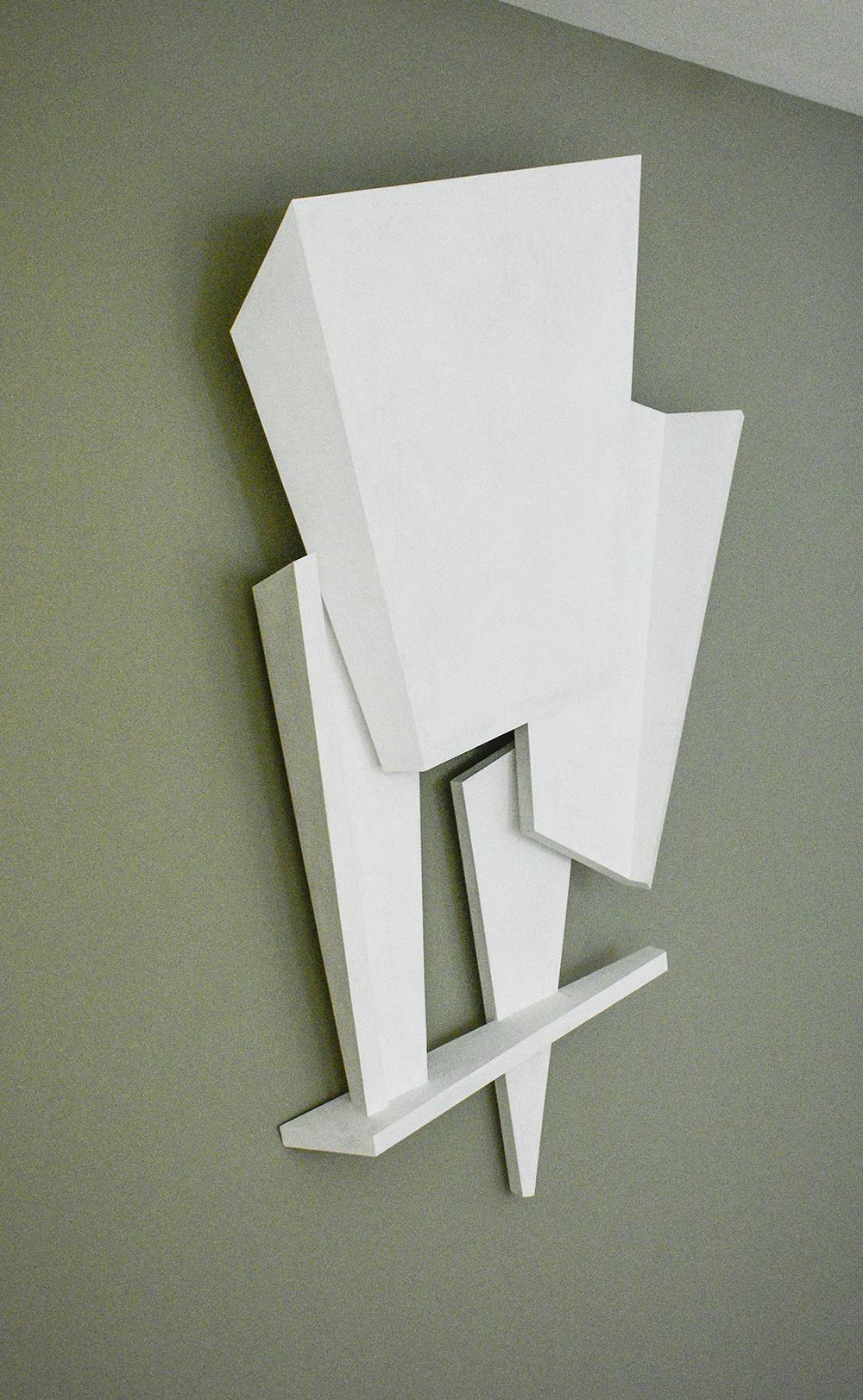Escultura mural tridimensional abstracta minimalista del Nuevo Brutalismo en blanco
