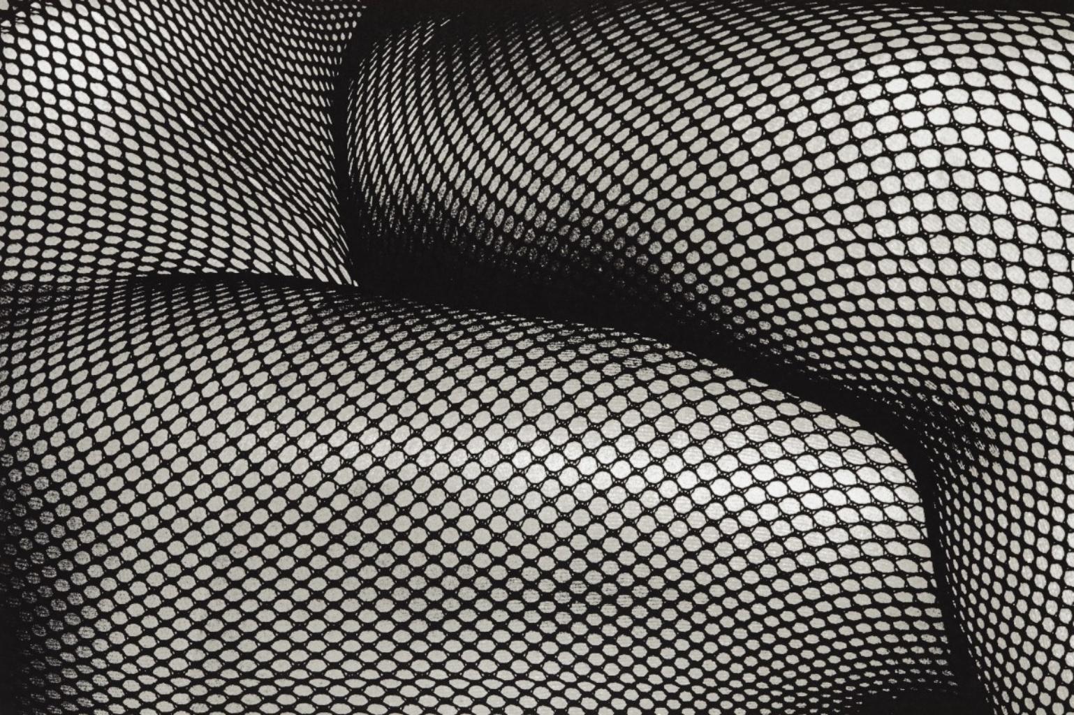 « How to Create a Beautiful Picture 6: Tights in Shimotakaido » (Comment créer une belle photo 6 : Des coups de pinceau) Daido Moriyama