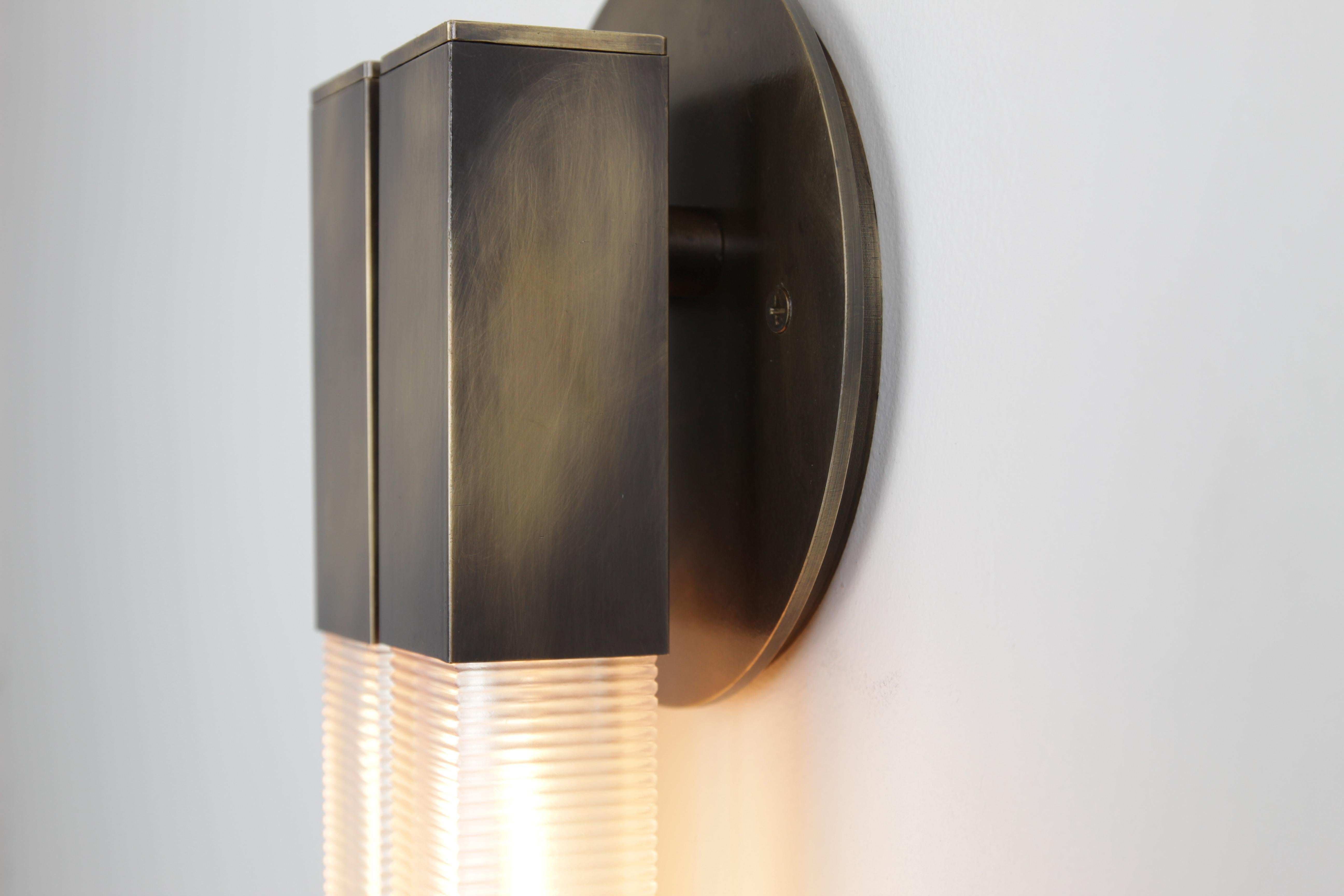 Daikon Studio  POST  2.0 Sconce 

The 2.0 Sconce celebrates the poetic dialogue between light and form to create a fixture that leans into the timeless and iconic. Meticulously crafted by hand in our studios. Horizontal or vertical