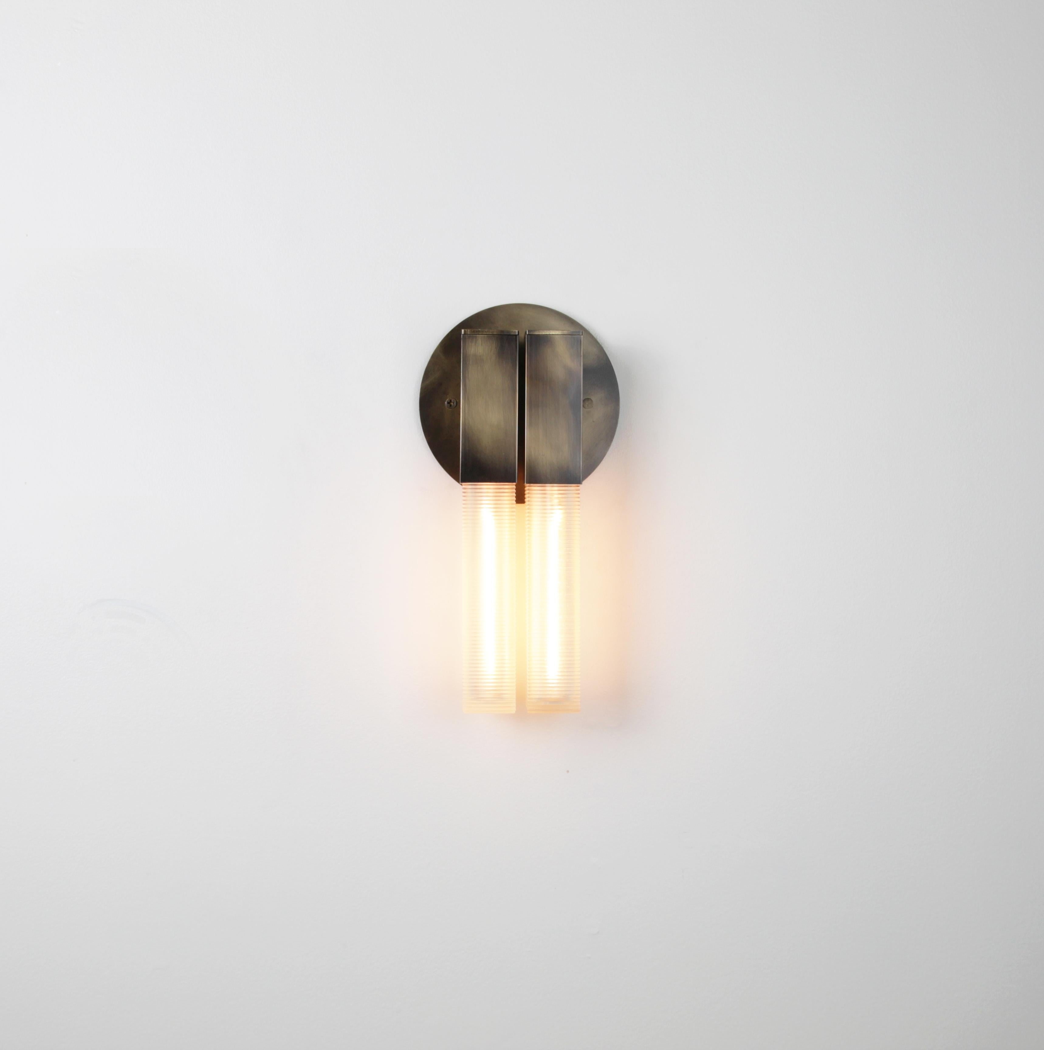 Daikon POST 2.0 Wandleuchter aus Messing oder Edelstahl /  Moderne moderne minimalistische Leuchte (amerikanisch) im Angebot