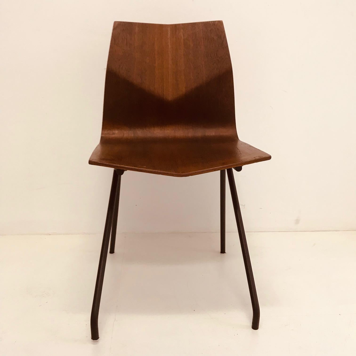 René-Jean Caillette
Diamond chair 
Edition Steiner
Elm veneered molded plywood, 
steel 31.5 x 18.11 x 17.32 in.
