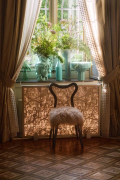 Sedia da pranzo Daina in noce massiccio con seduta imbottita in agnello