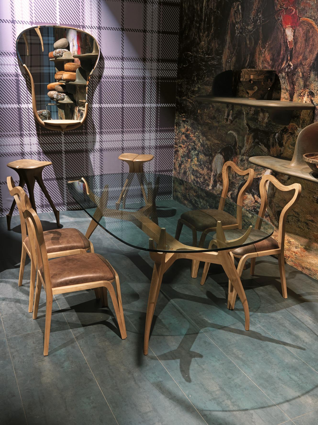 italien Chaise de salle à manger DAINA avec assise tapissée et recouverte de cuir par Nigel Coats en vente
