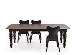 DAINA-UP Stuhl aus massivem Nussbaumholz und gepolstertem Sitz mit Samtbezug