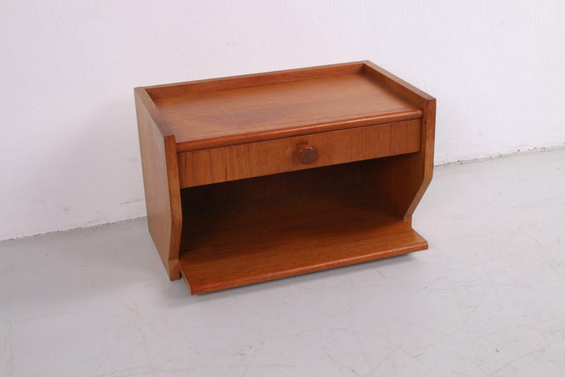 Set da corridoio in legno di teak Dains con specchio e cassettiera galleggiante, 1960 In condizioni buone in vendita a Oirlo, LI