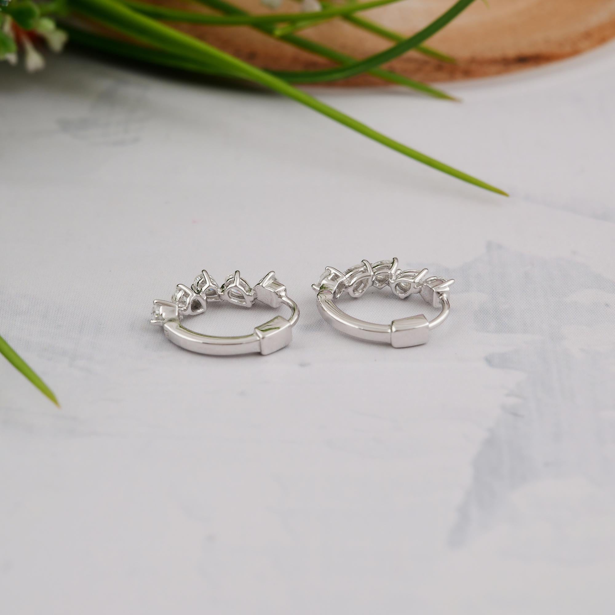 Delicados pendientes de aro abrazador con diamantes talla pera SI/HI de 0,48 qt y oro blanco de 18 quilates en venta 1