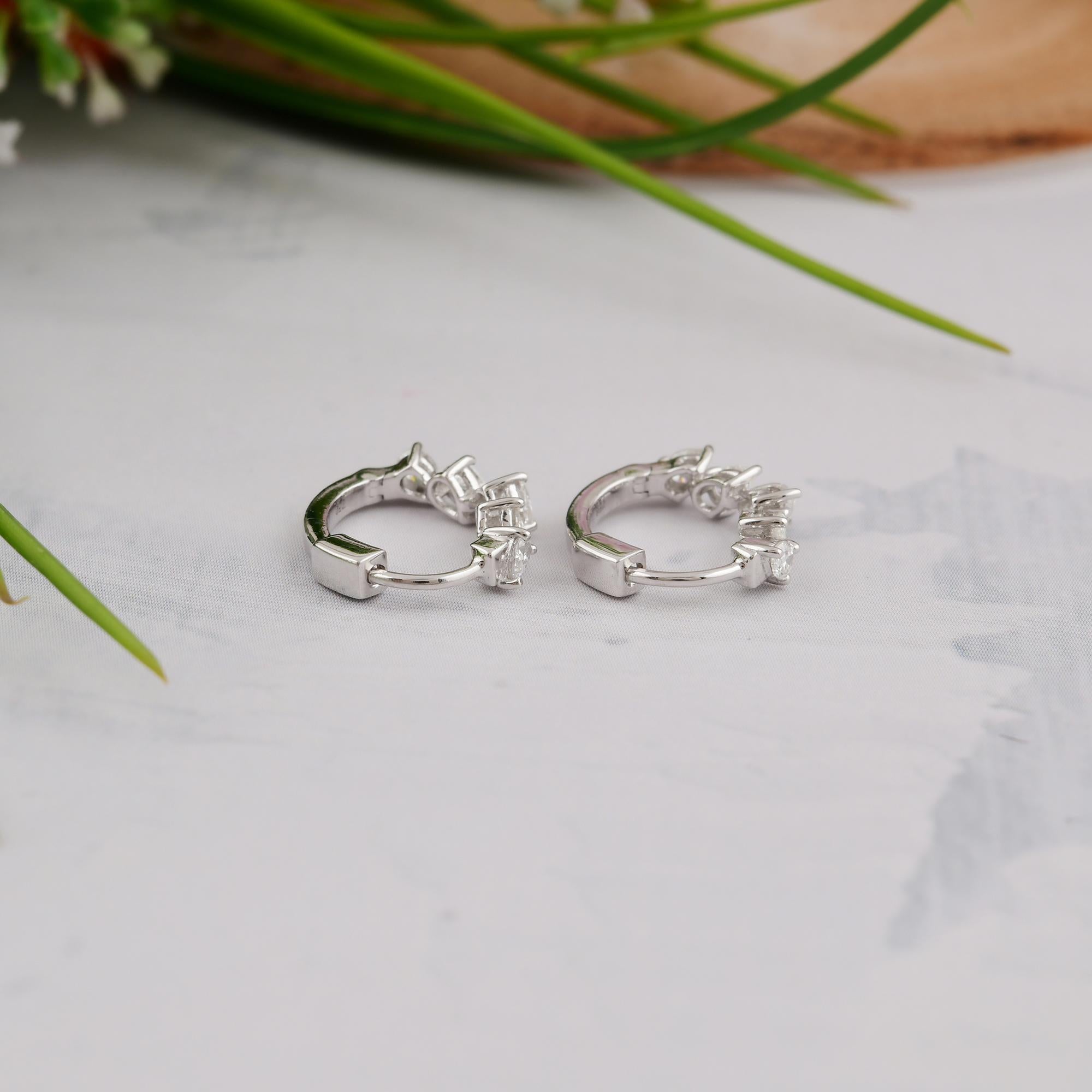 Delicados pendientes de aro abrazador con diamantes talla pera SI/HI de 0,48 qt y oro blanco de 18 quilates en venta 3