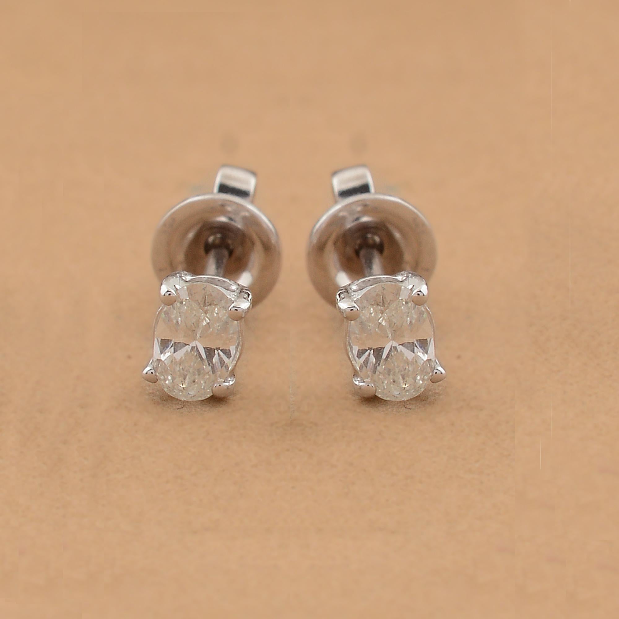Dainty 0.49 Carat SI/H Oval Diamond Solitaire Stud Ears 18k Solid White Gold Neuf - En vente à Diera, Dubai