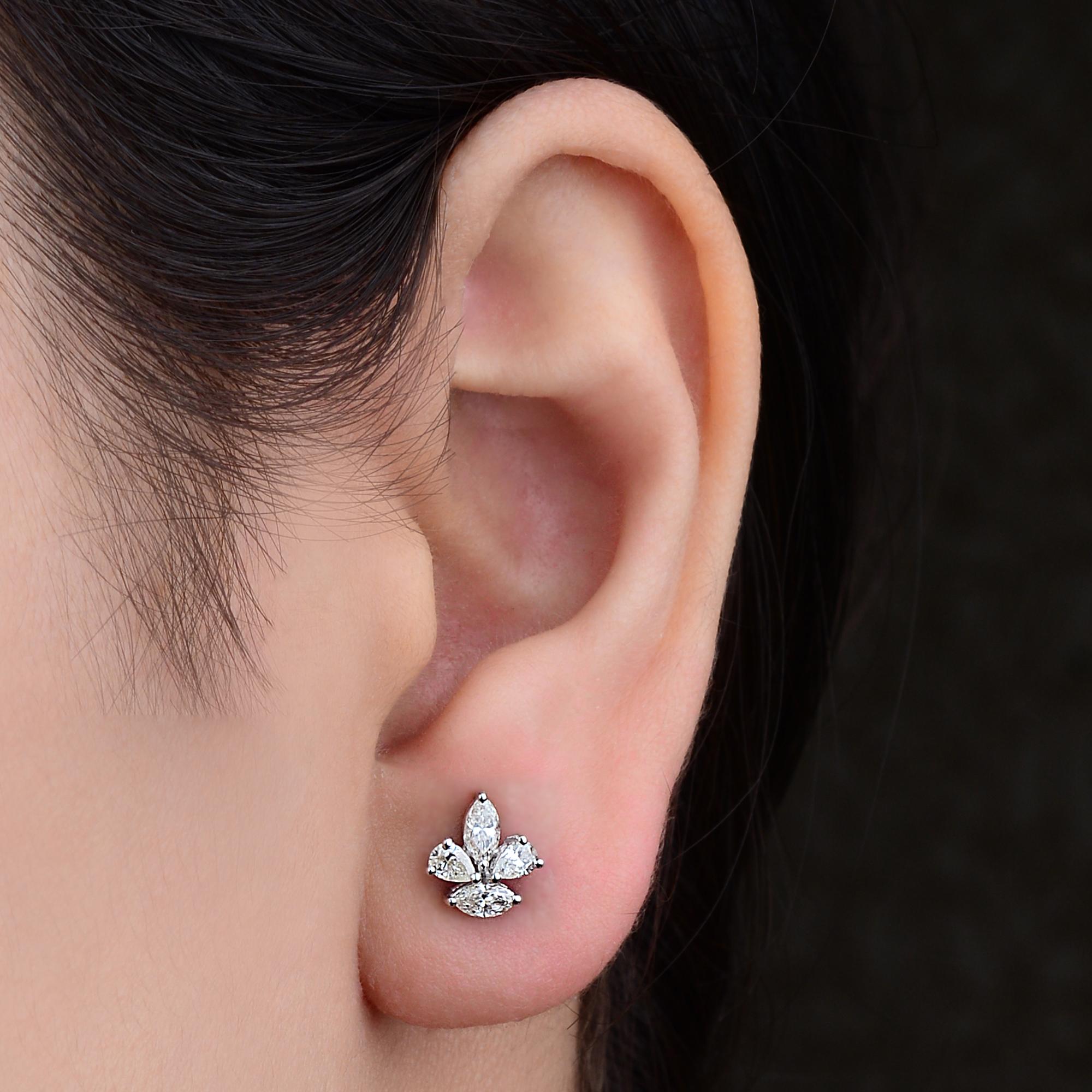 Zierliche 1 Karat Diamant Cluster Blume Ohrstecker Geschenk in 18k Weißgold
Diamanten sind ein universelles Symbol für Ewigkeit, Stärke und Eleganz - ein perfektes Geschenk, um Meilensteine zu würdigen oder persönliche Erfolge zu feiern. Mit ihrem