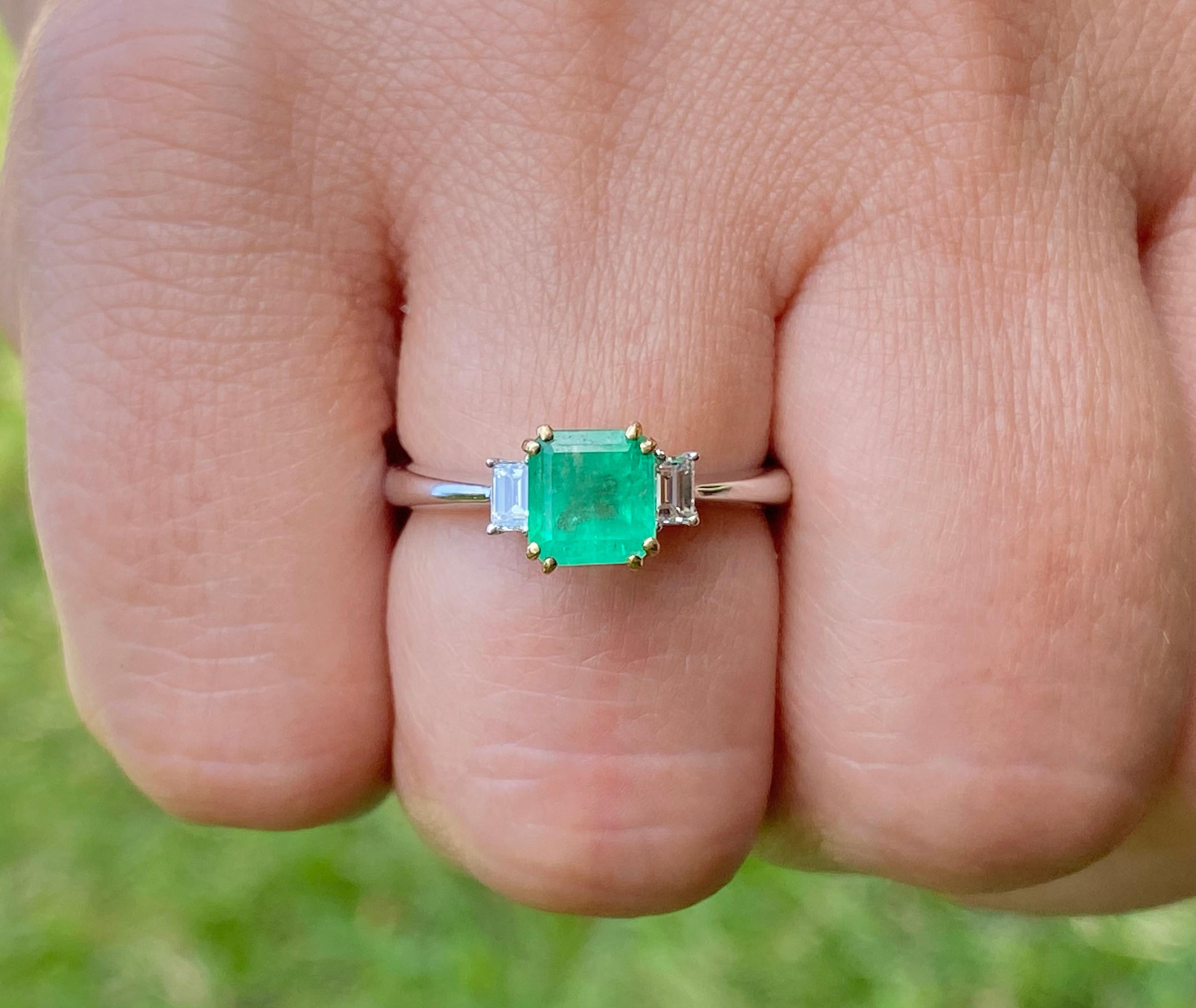Modern Dainty 1.20 Carat Emerald-Cut Colombian Emerald and Diamond 18k Engagement Ring For Sale