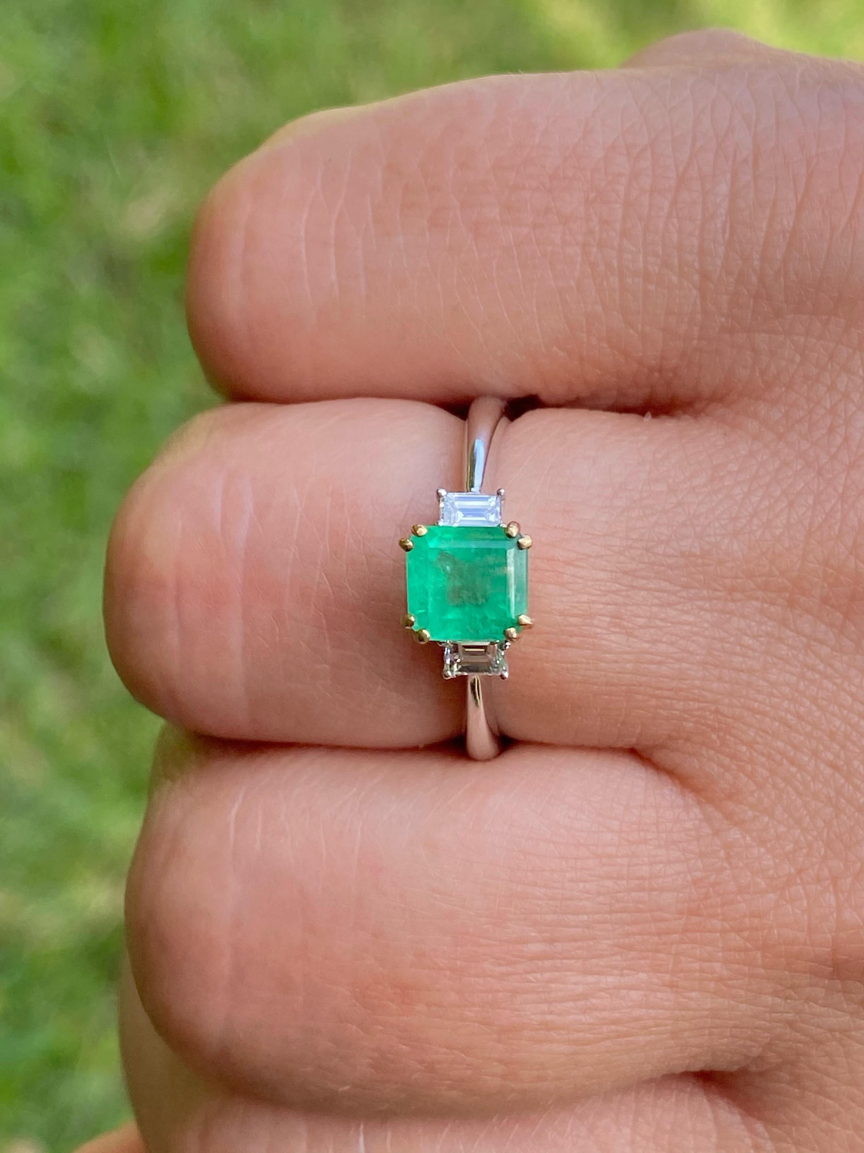 Dainty 1.20 Carat Emerald-Cut Colombian Emerald and Diamond 18k Engagement Ring In New Condition For Sale In Miami, FL