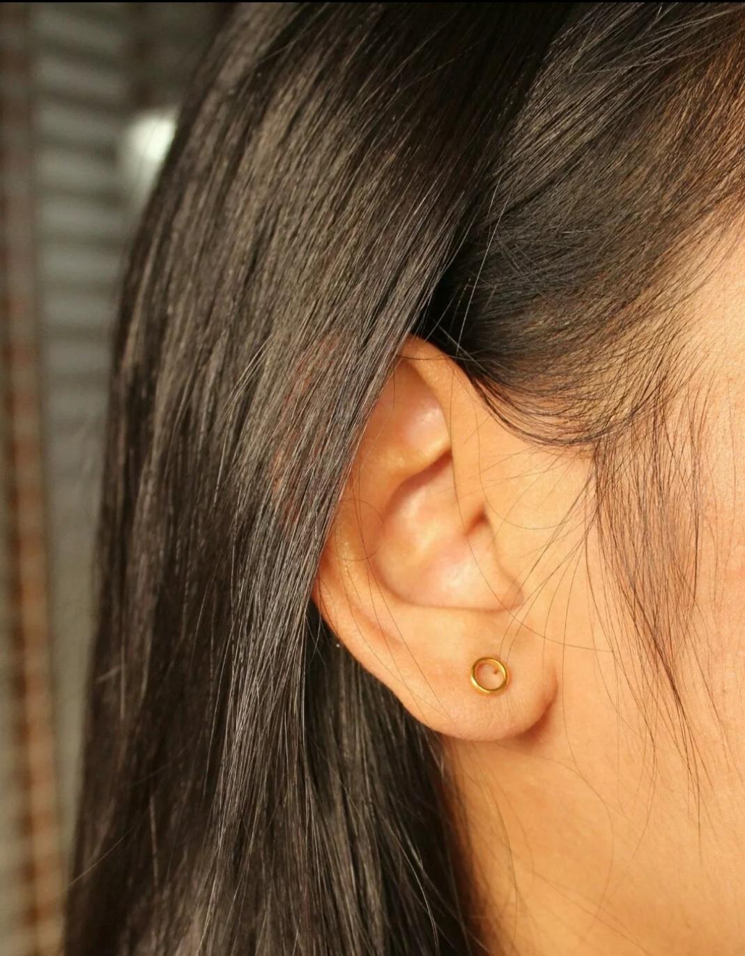 Art Deco Dainty 14k Solid Gold Minimalist XO Earrings Fashion Earring Piercing Jewelry. For Sale
