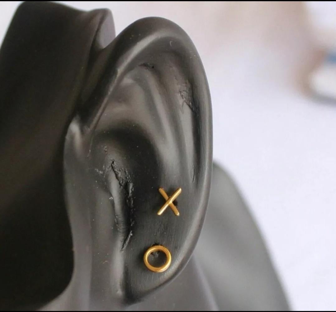 Dainty 14k Solid Gold Minimalist XO Earrings Fashion Earring Piercing Jewelry. For Sale 2