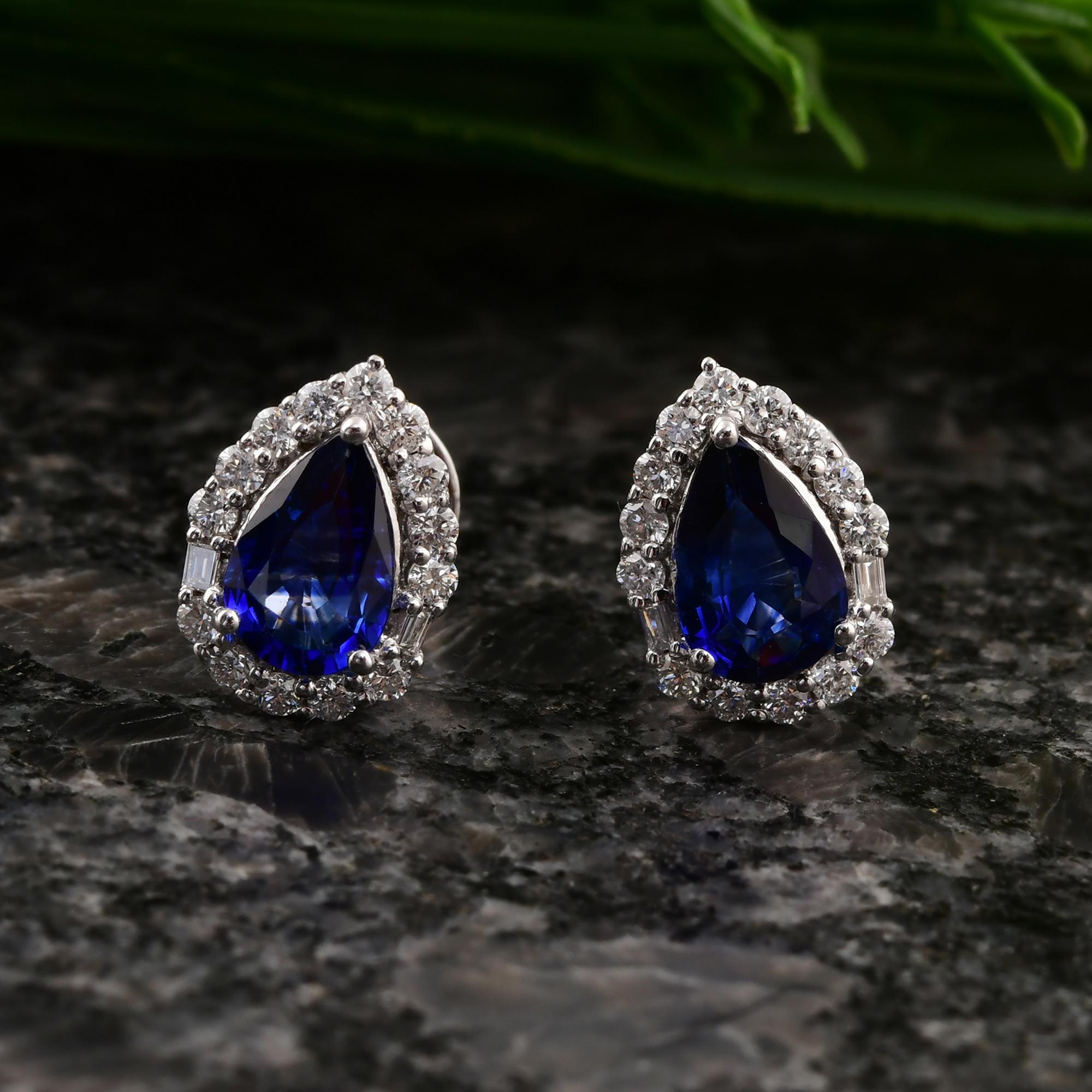 Coulées dans de l'or 18 carats, ces boucles d'oreilles exquises sont serties de 1,75 carats de saphir bleu et de 0,56 carats de diamants étincelants. Le saphir bleu, pierre de naissance du mois de septembre, est censé améliorer la clarté mentale et