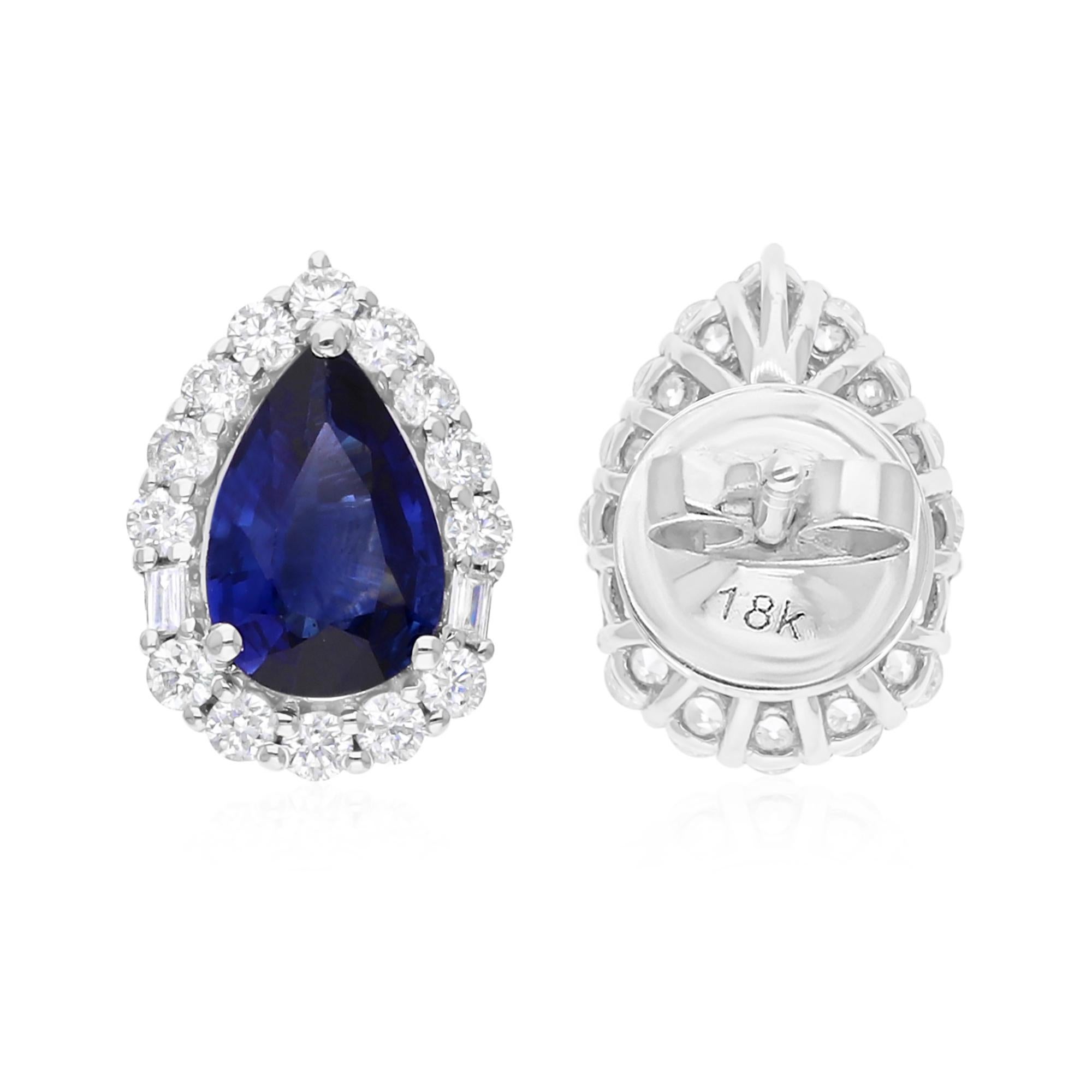 Dainty 1.75ct Pear Cut Blue Sapphire Diamond Halo Stud Ears Or blanc 18k Neuf - En vente à Diera, Dubai