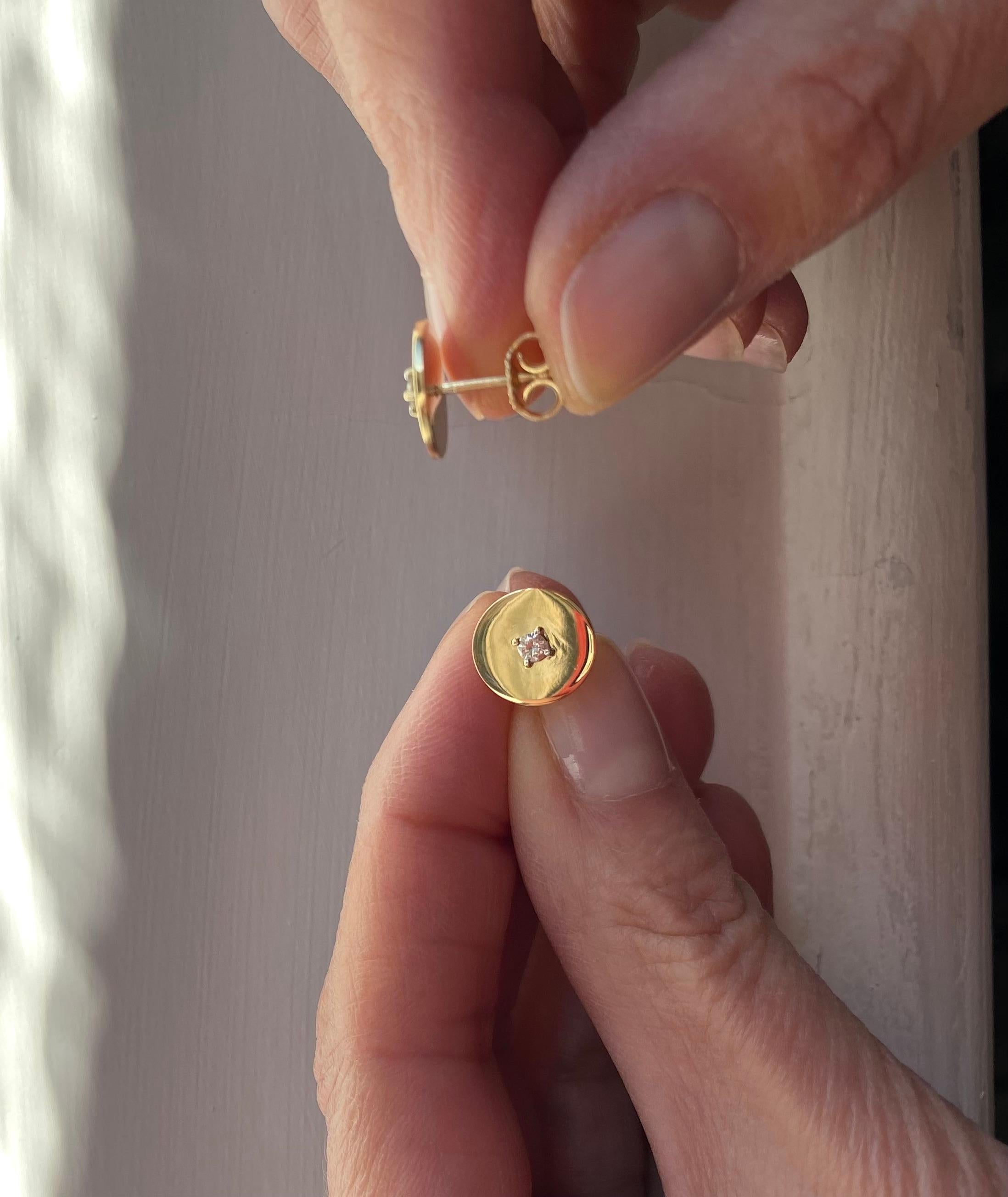 Pendientes de oro amarillo de 18 quilates con diamantes blancos talla brillante en venta 3