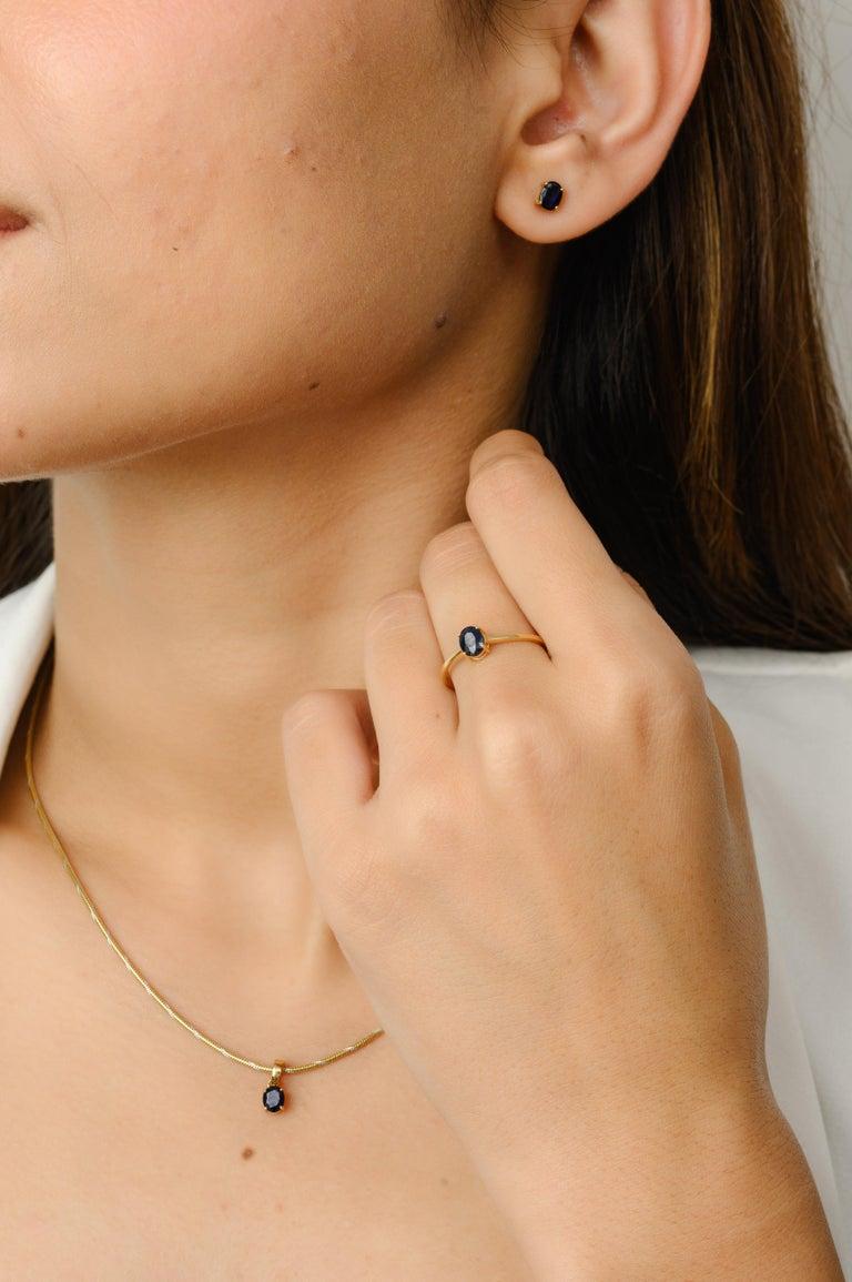 Bague et boucles d'oreilles en or jaune 18 carats avec pendentif en saphir bleu véritable en vente 11