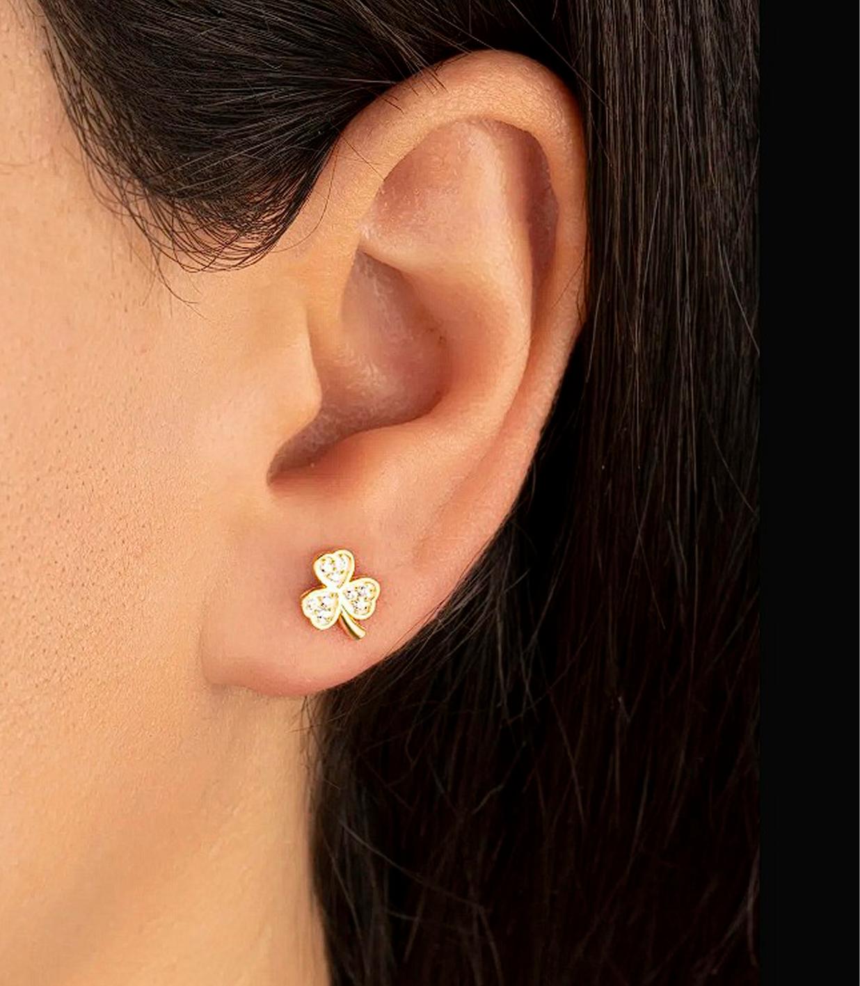 Modern Dainty 3 Petal Flower Stud Earrings. 