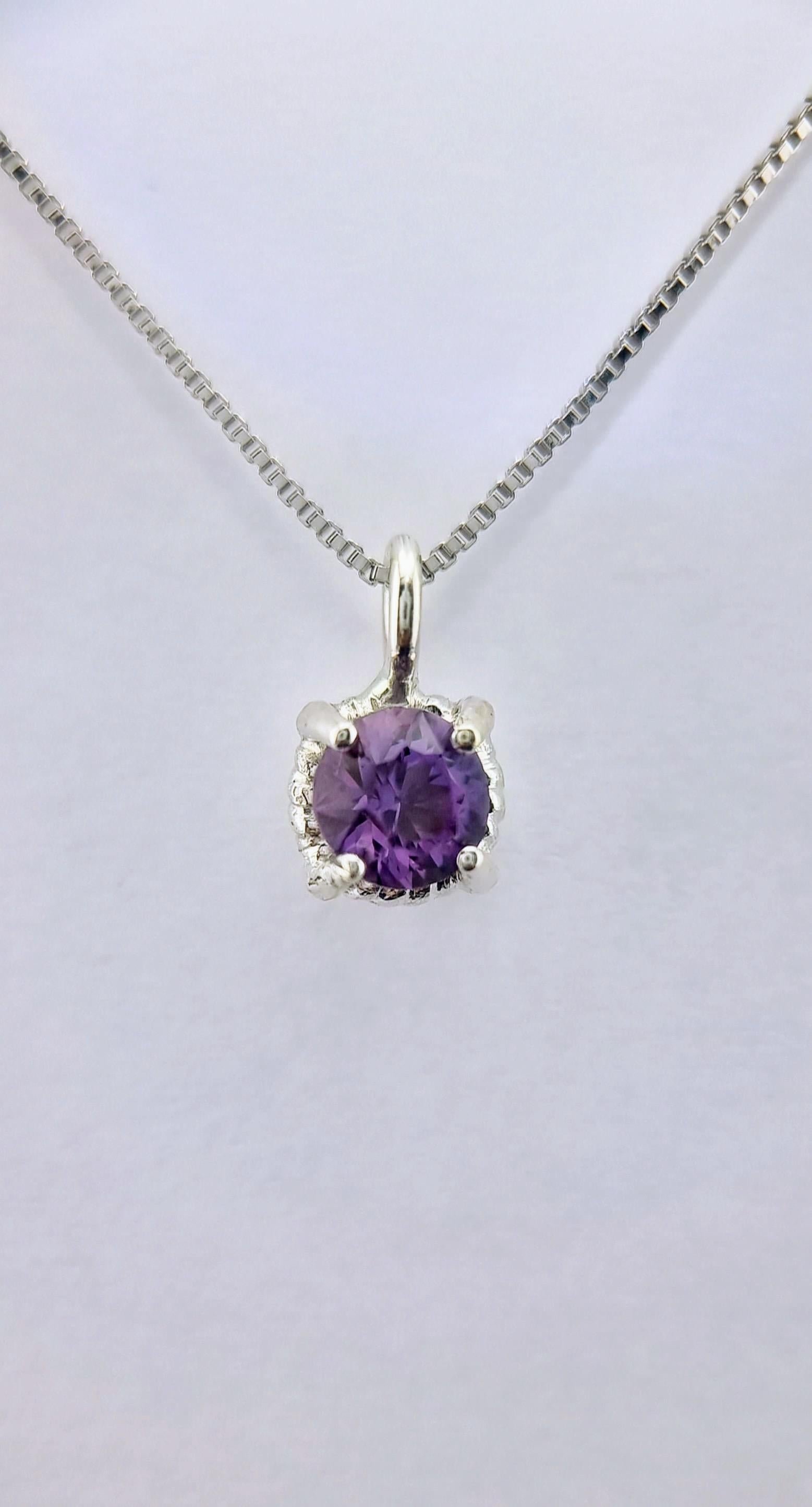 Magnifique pendentif améthyste ronde torsadée de 6 mm en argent sterling avec chaîne italienne en vente 1
