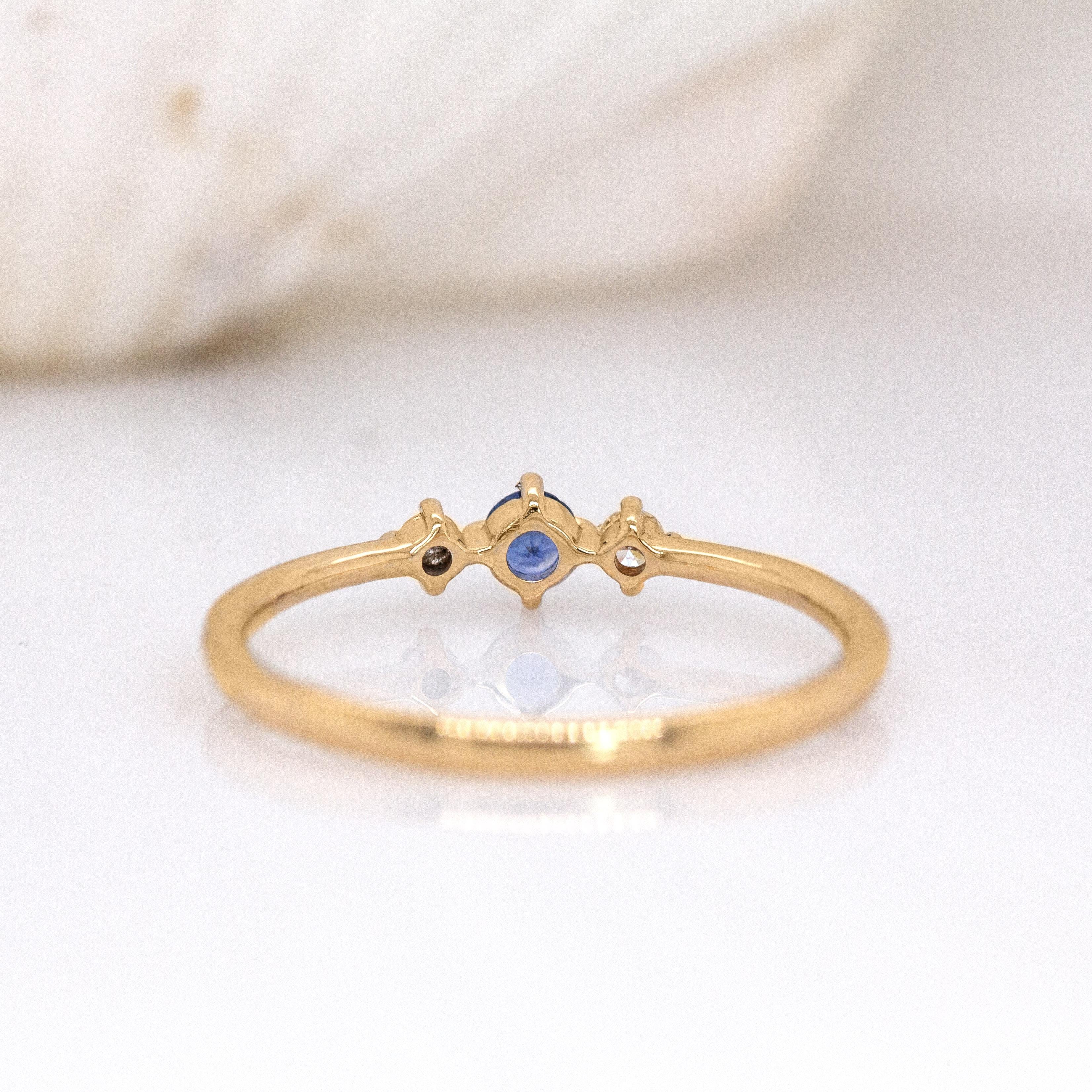 Zierliche AAA Ceylon Blue Sapphire Ring: 14K massivem Gold, natürliche Diamant Akzente im Angebot 1