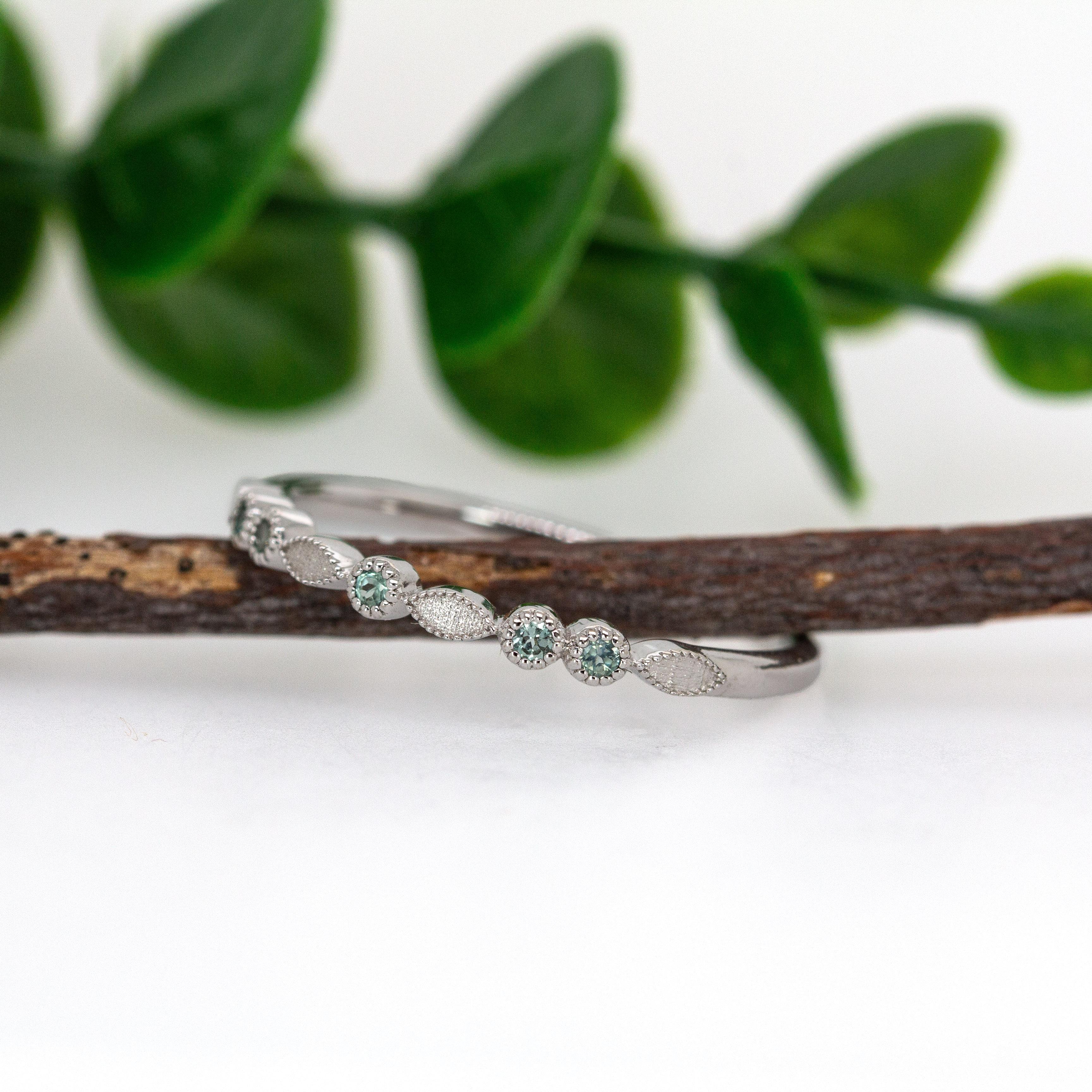 Contemporaneo Dainty Alexandrite Band with Milgrain Details in Solid 14K White Gold  RD 2mm in vendita