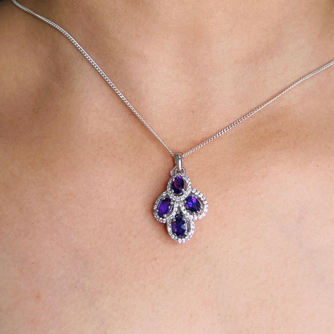 Dainty Amethyst Oval Shape Cluster Pendant Made 925 Sterling Silver Gift for Mom In New Condition For Sale In New York, NY