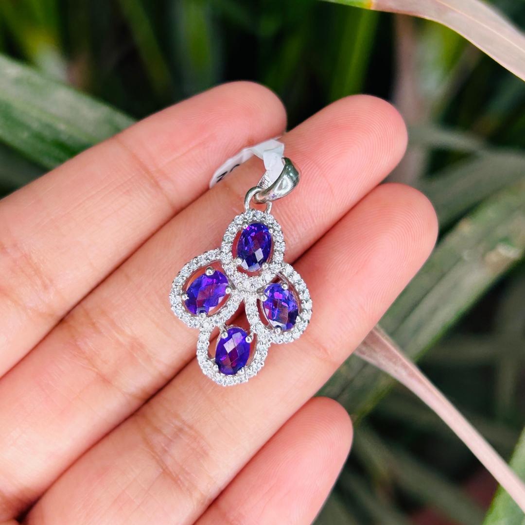 Dainty Amethyst Oval Shape Cluster Pendant Made 925 Sterling Silver Gift for Mom For Sale 1