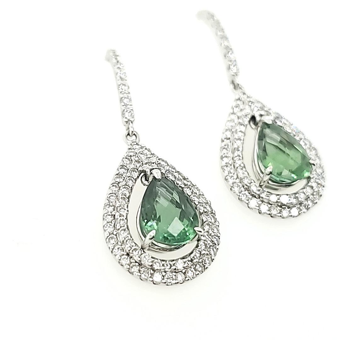 Dainty and Attractive Green Amethyst and Diamond Earrings In New Condition For Sale In Hong Kong, HK