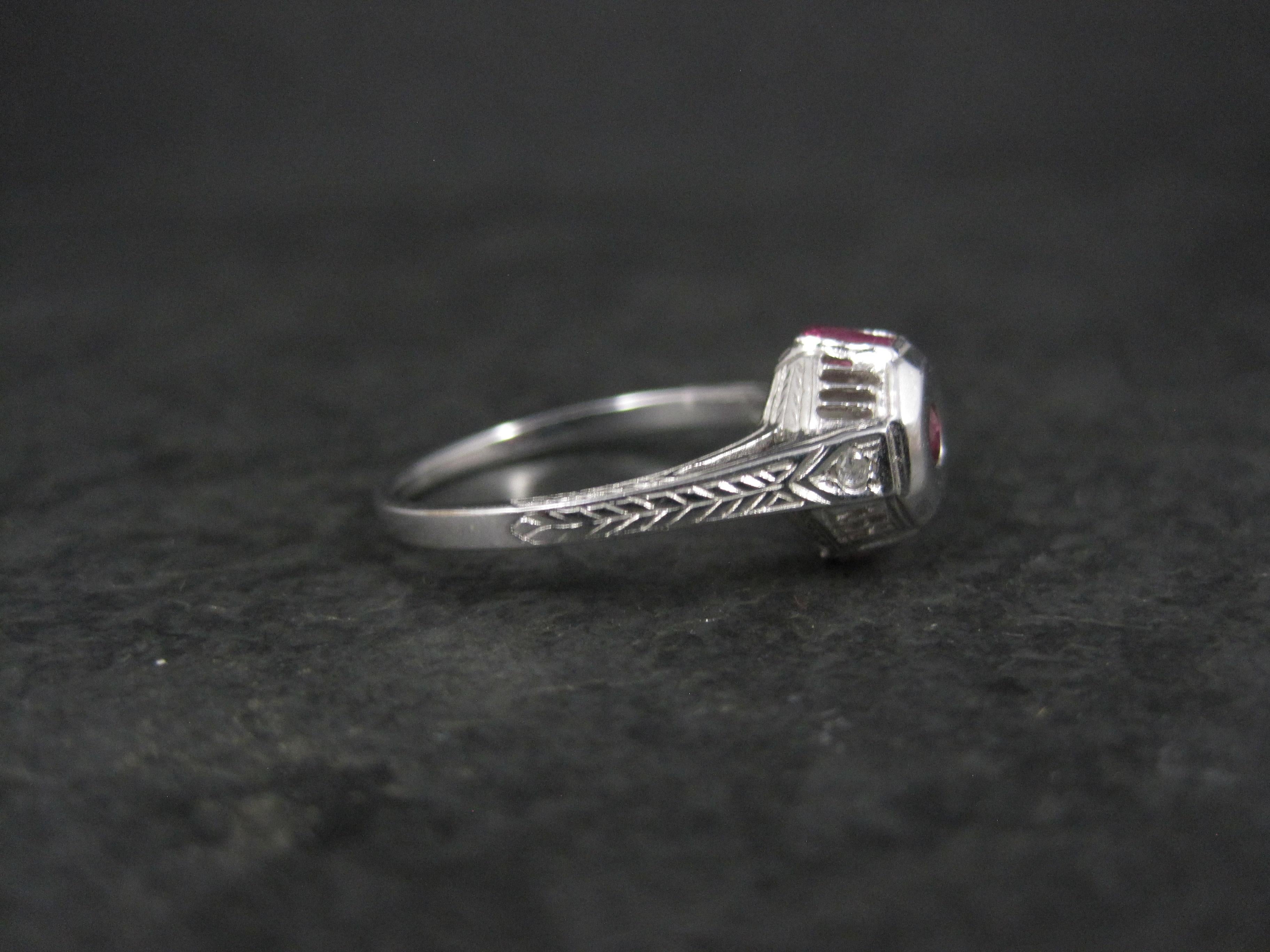 Dainty Art Déco 9k Bague de fiançailles avec diamants taille 6,5 en vente 10