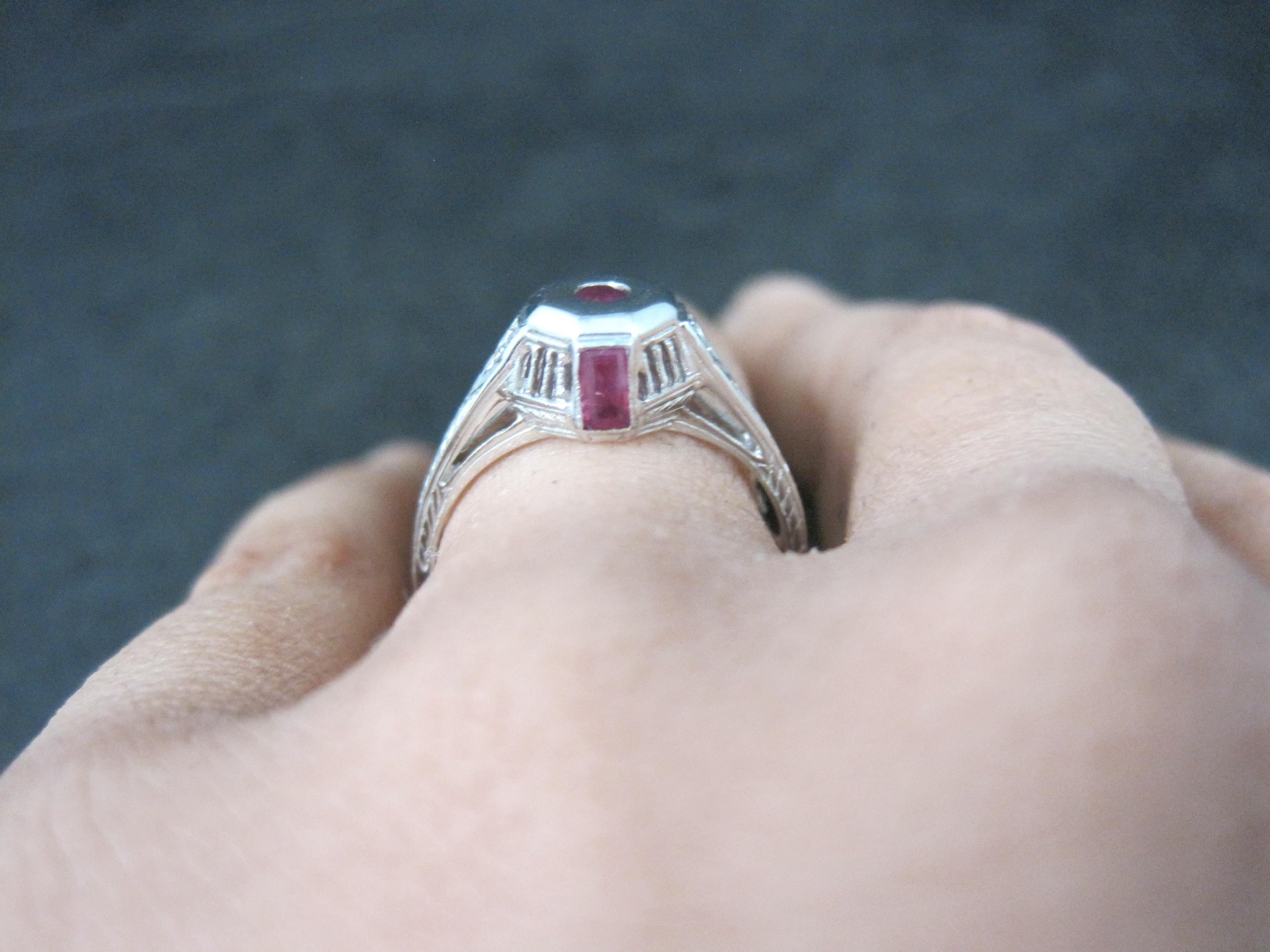 Dainty Art Déco 9k Bague de fiançailles avec diamants taille 6,5 en vente 14