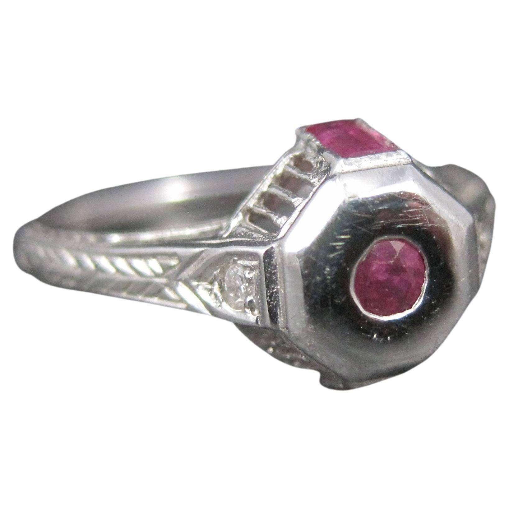 Delicado Anillo de Compromiso Art Decó 9k Rubí Diamante Talla 6.5 en venta