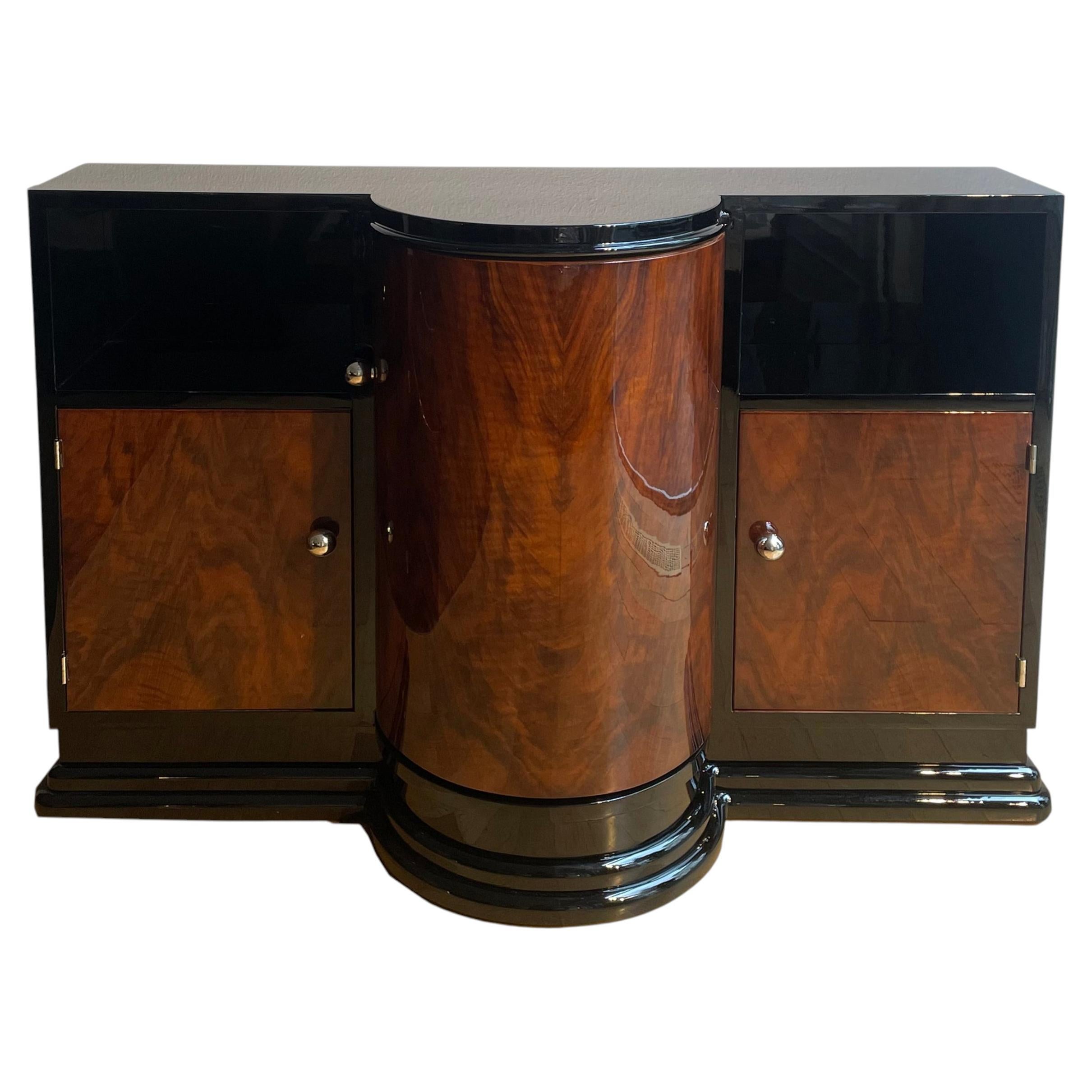 Elegante mobile bar in stile Art Déco