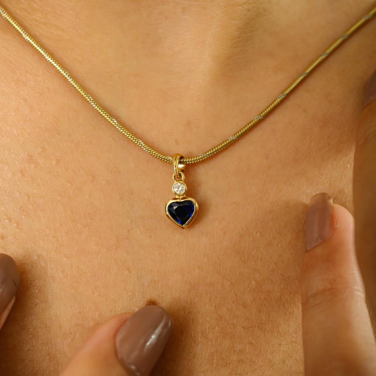 Taille cœur Pendentif coeur saphir bleu et diamant en or jaune 18k Cadeau pour future mariée en vente