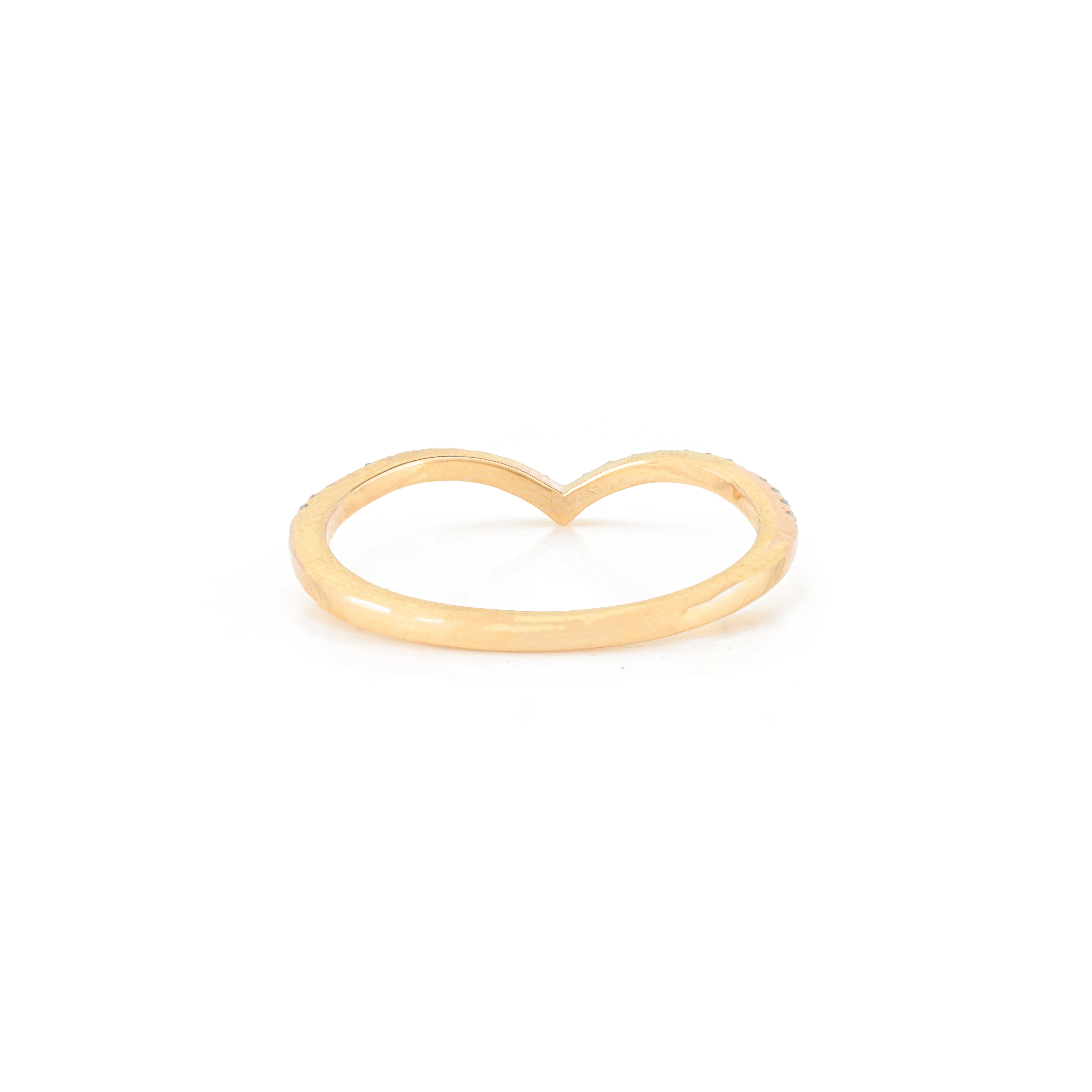Im Angebot: Dainty Blue Topas Chevron Stapelbarer V-förmiger Ring aus 14k Gelbgold für sie () 3