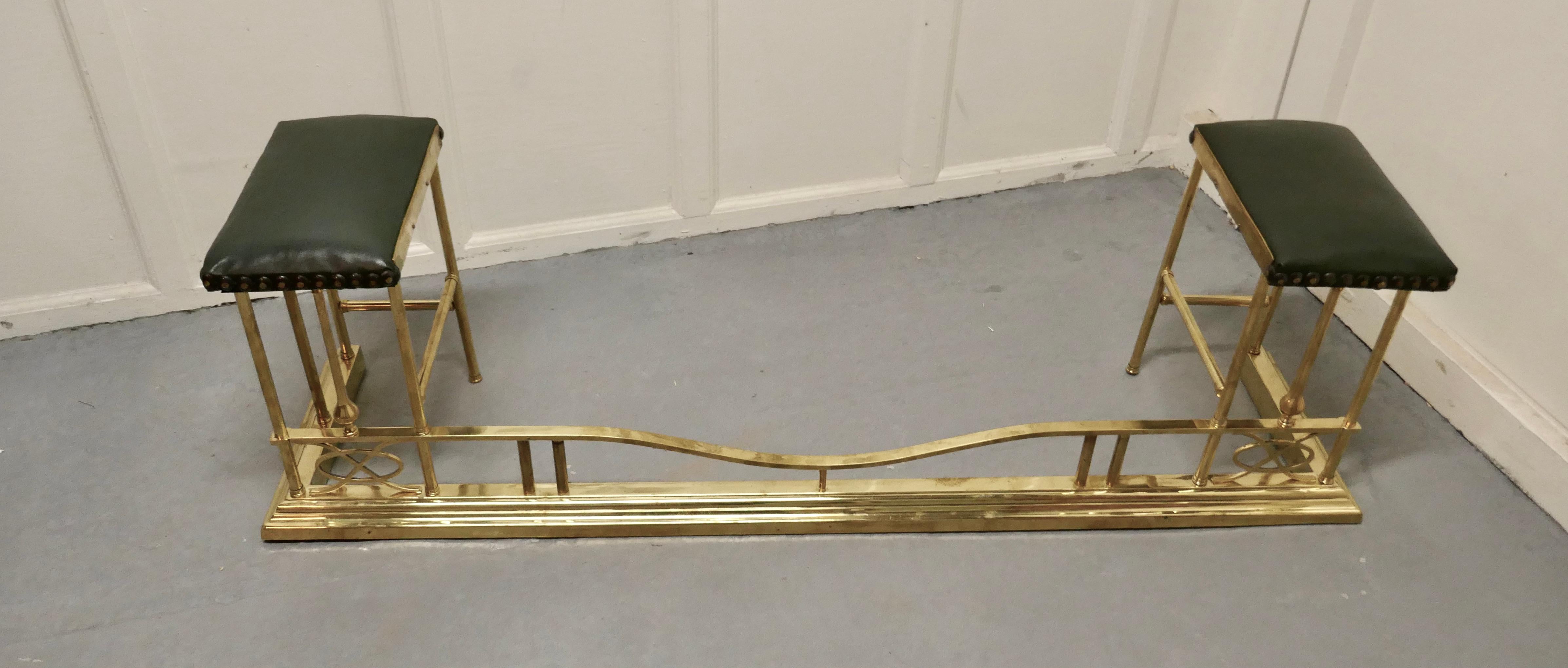 Dainty Brass and Green Leather Club Fender In Good Condition In Chillerton, Isle of Wight